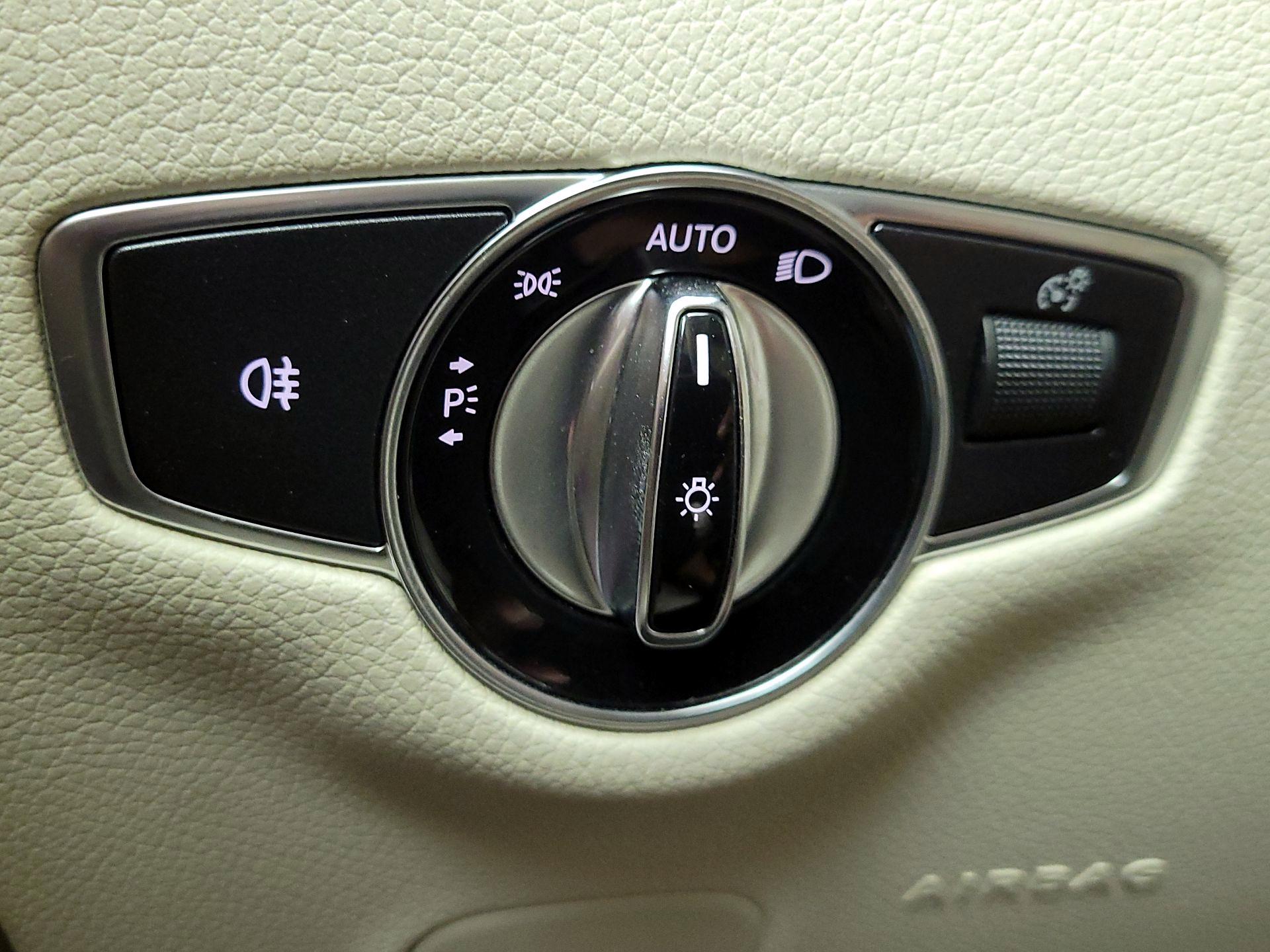 Thumbnail: 2019 Mercedes-Benz E-Class - 11