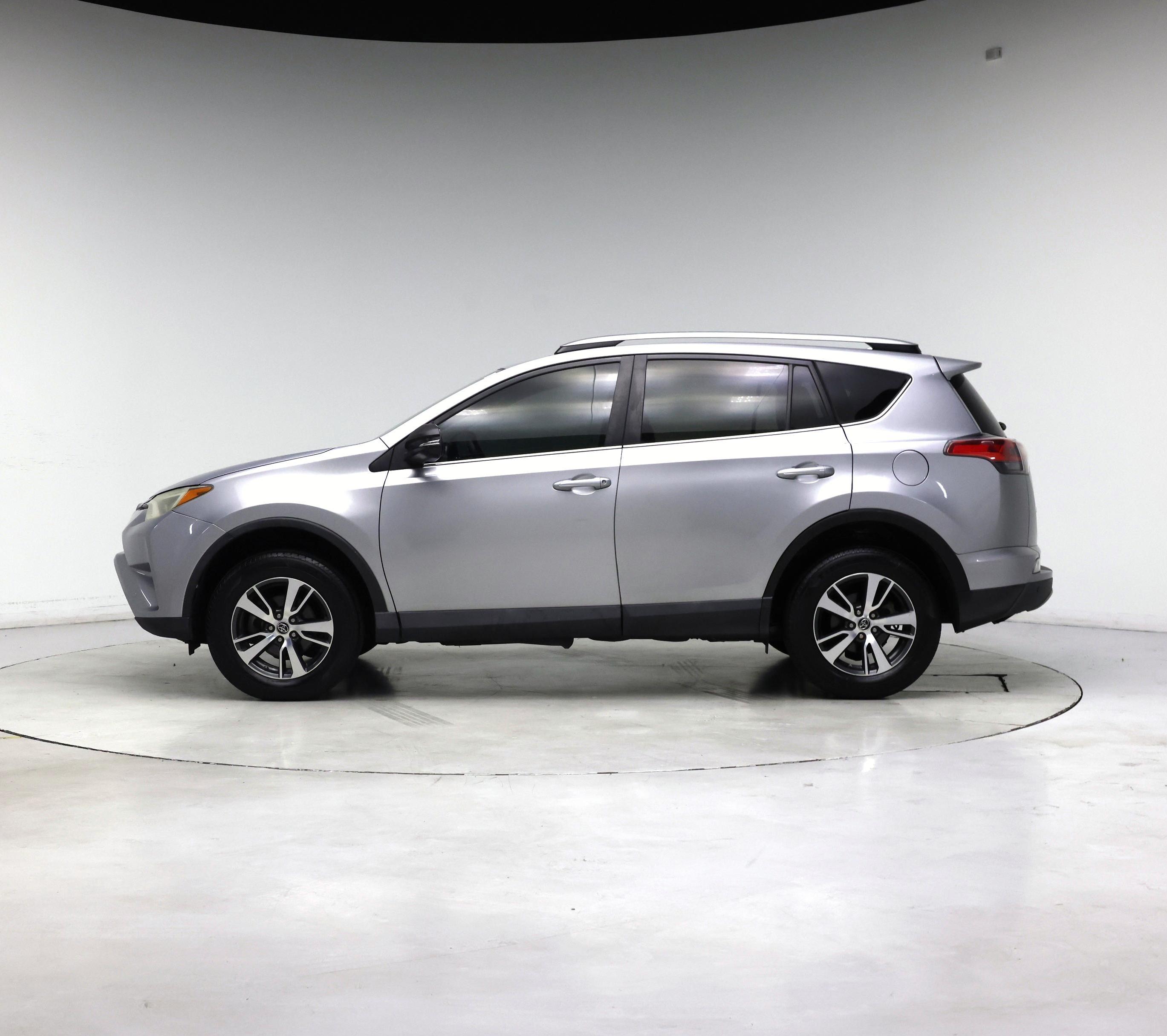 Thumbnail: 2017 Toyota RAV4 - 3