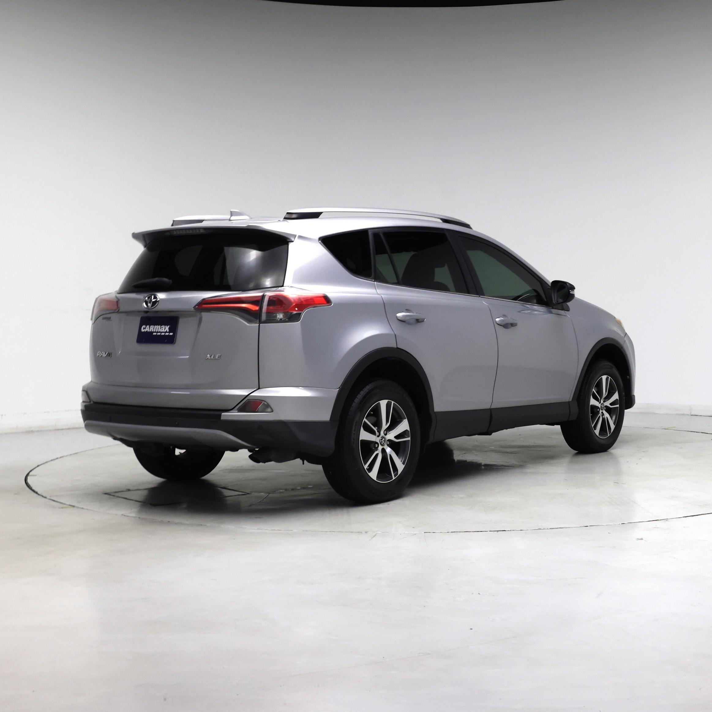 Thumbnail: 2017 Toyota RAV4 - 8