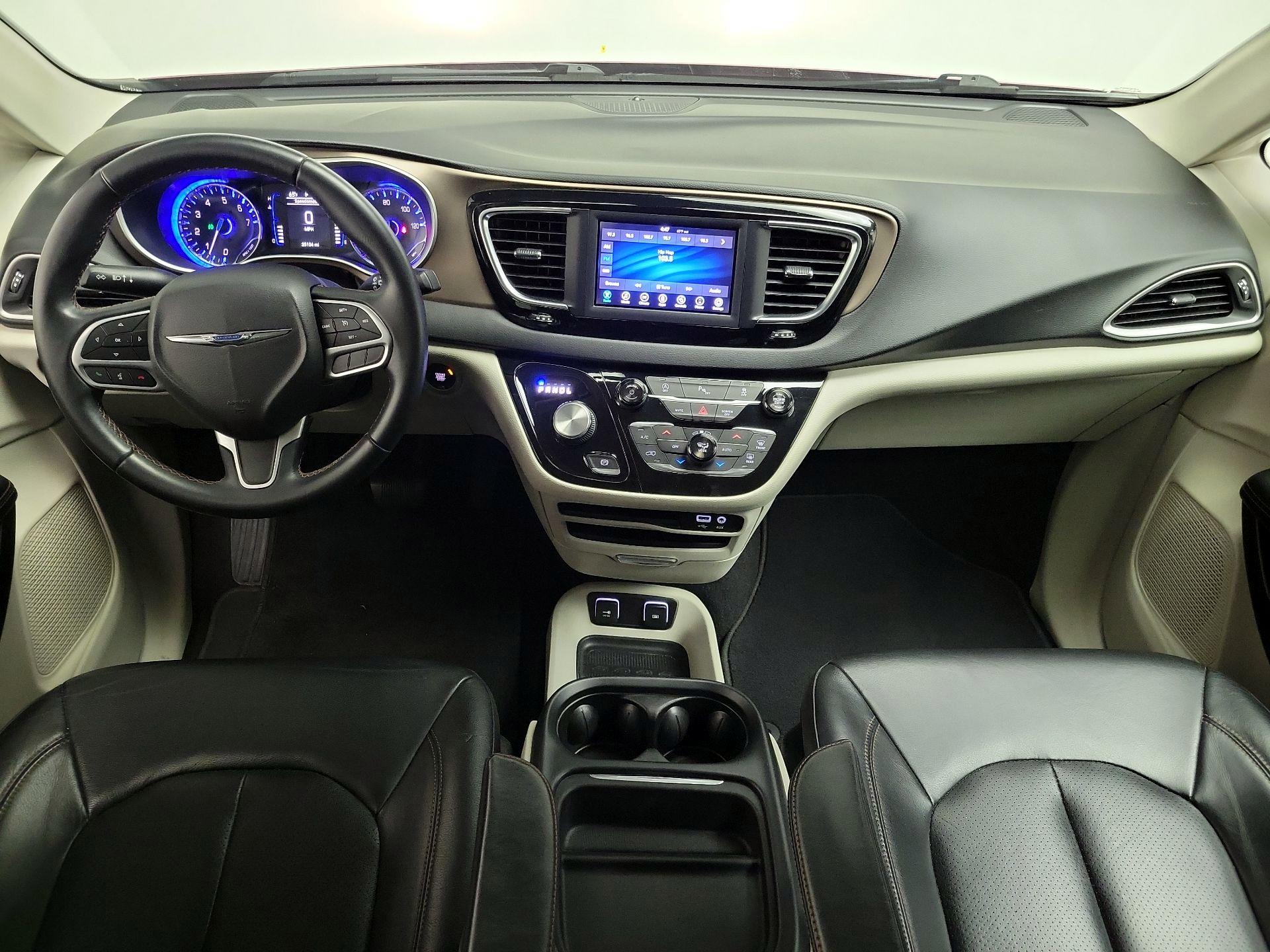 Thumbnail: 2018 Chrysler Pacifica - 9