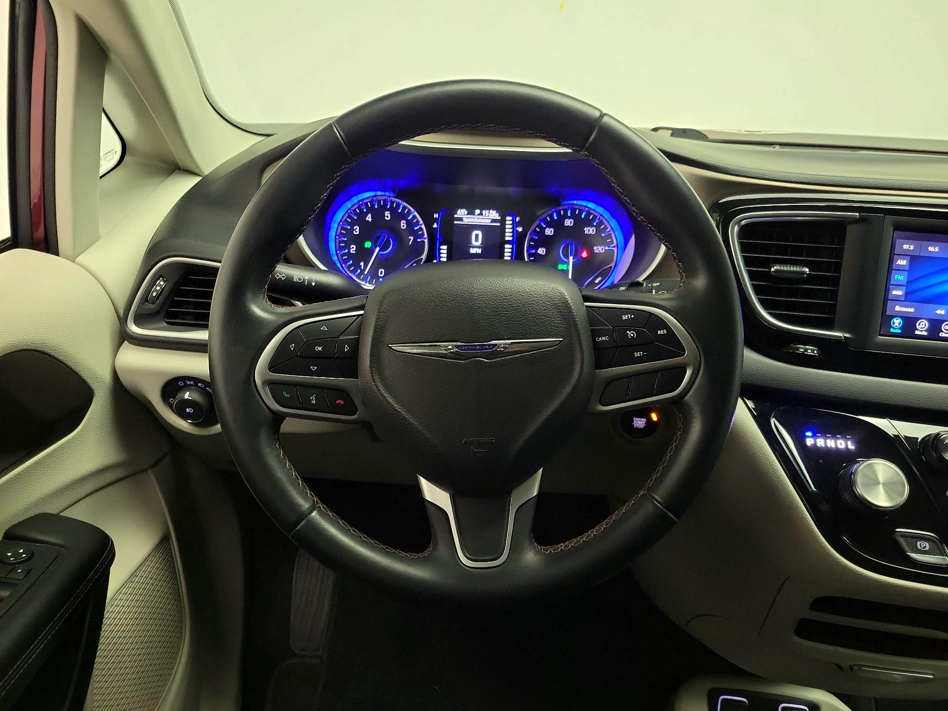 Thumbnail: 2018 Chrysler Pacifica - 10