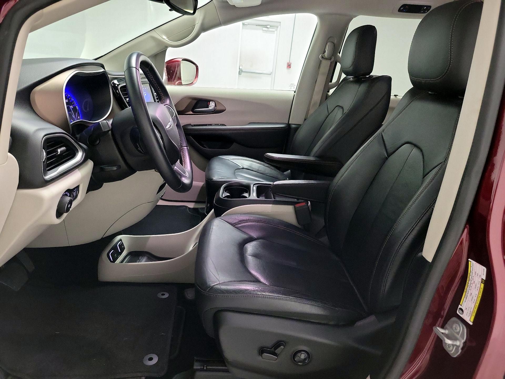 Thumbnail: 2018 Chrysler Pacifica - 11