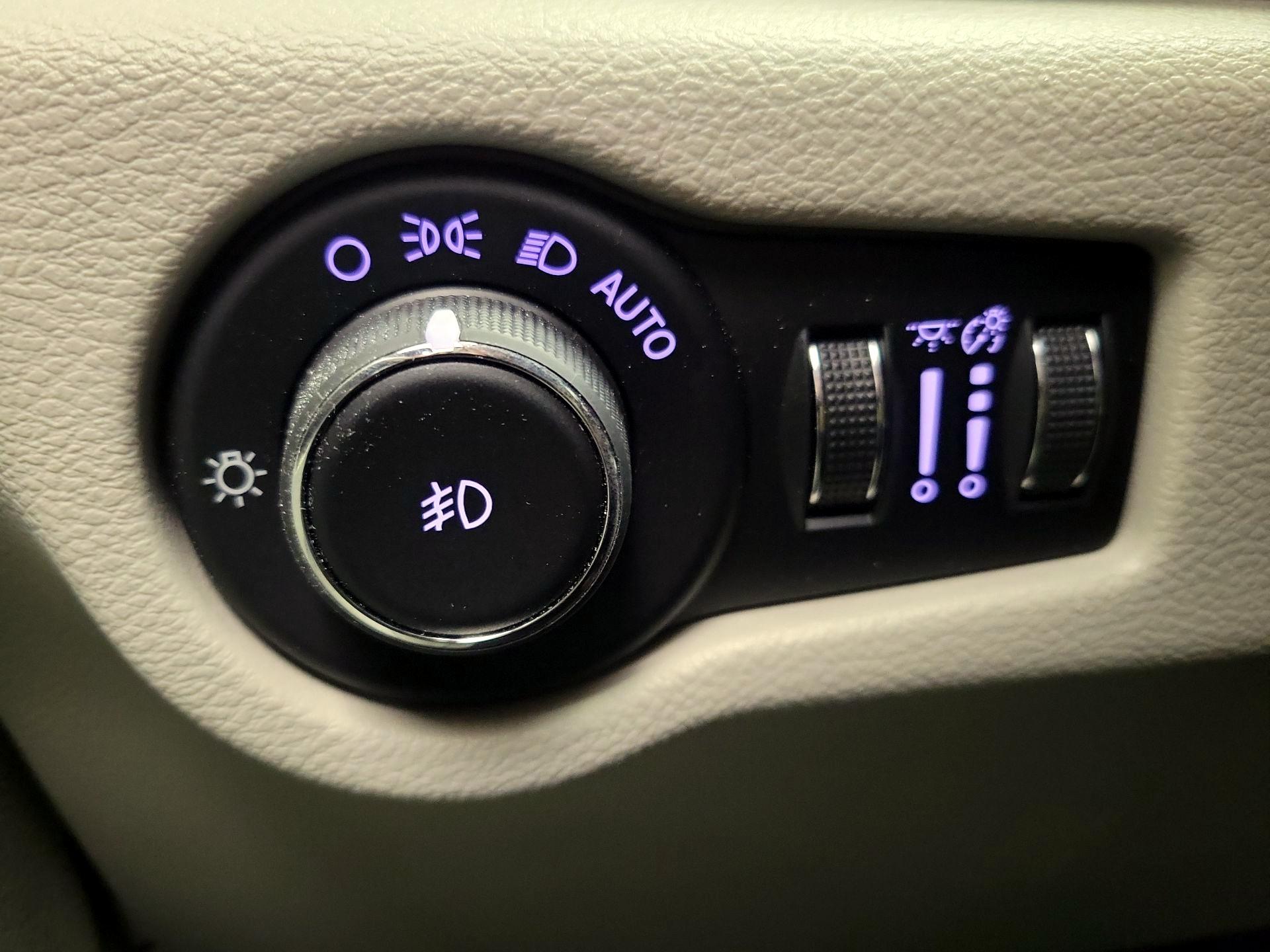 Thumbnail: 2018 Chrysler Pacifica - 13