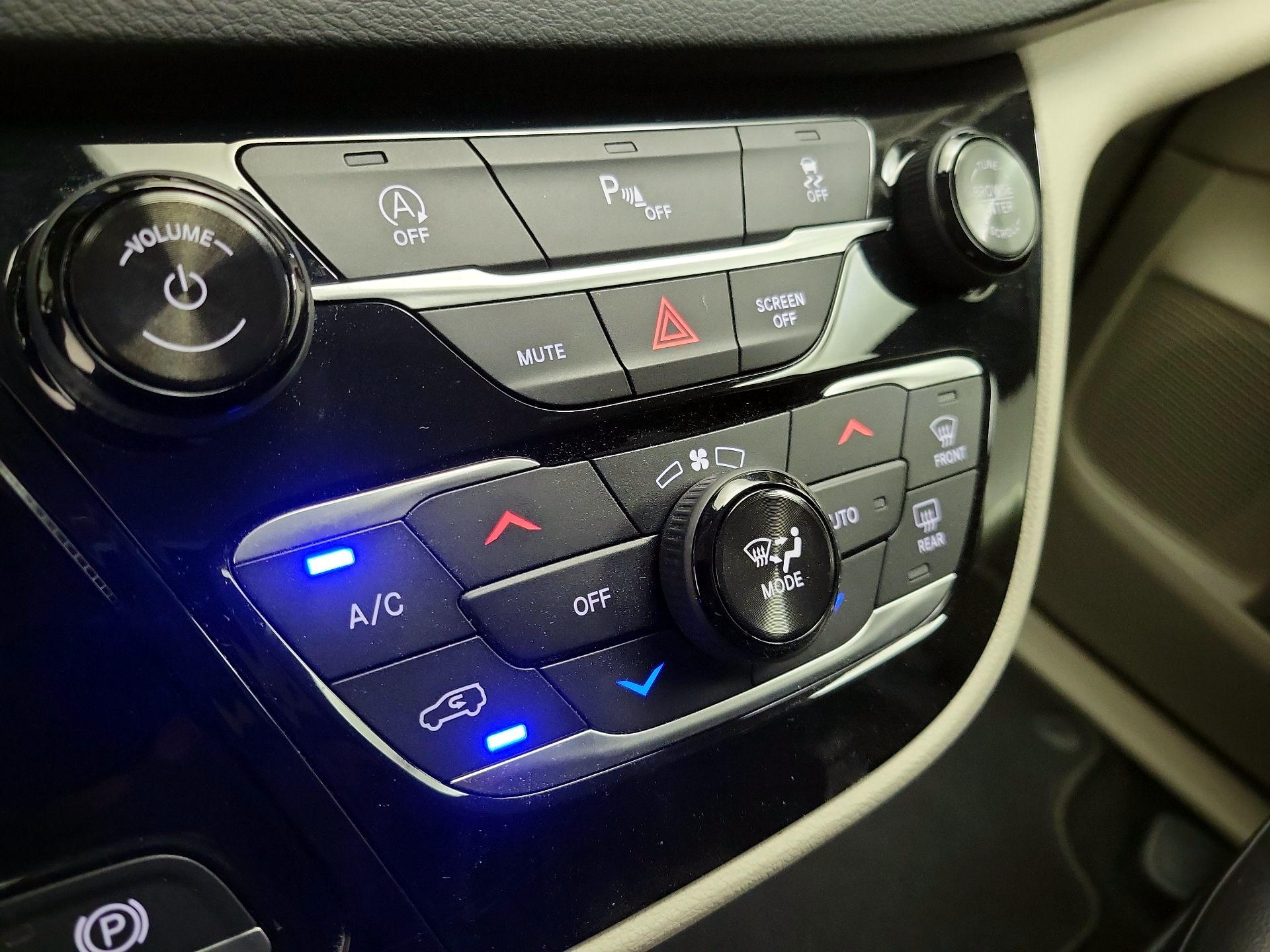 Thumbnail: 2018 Chrysler Pacifica - 16