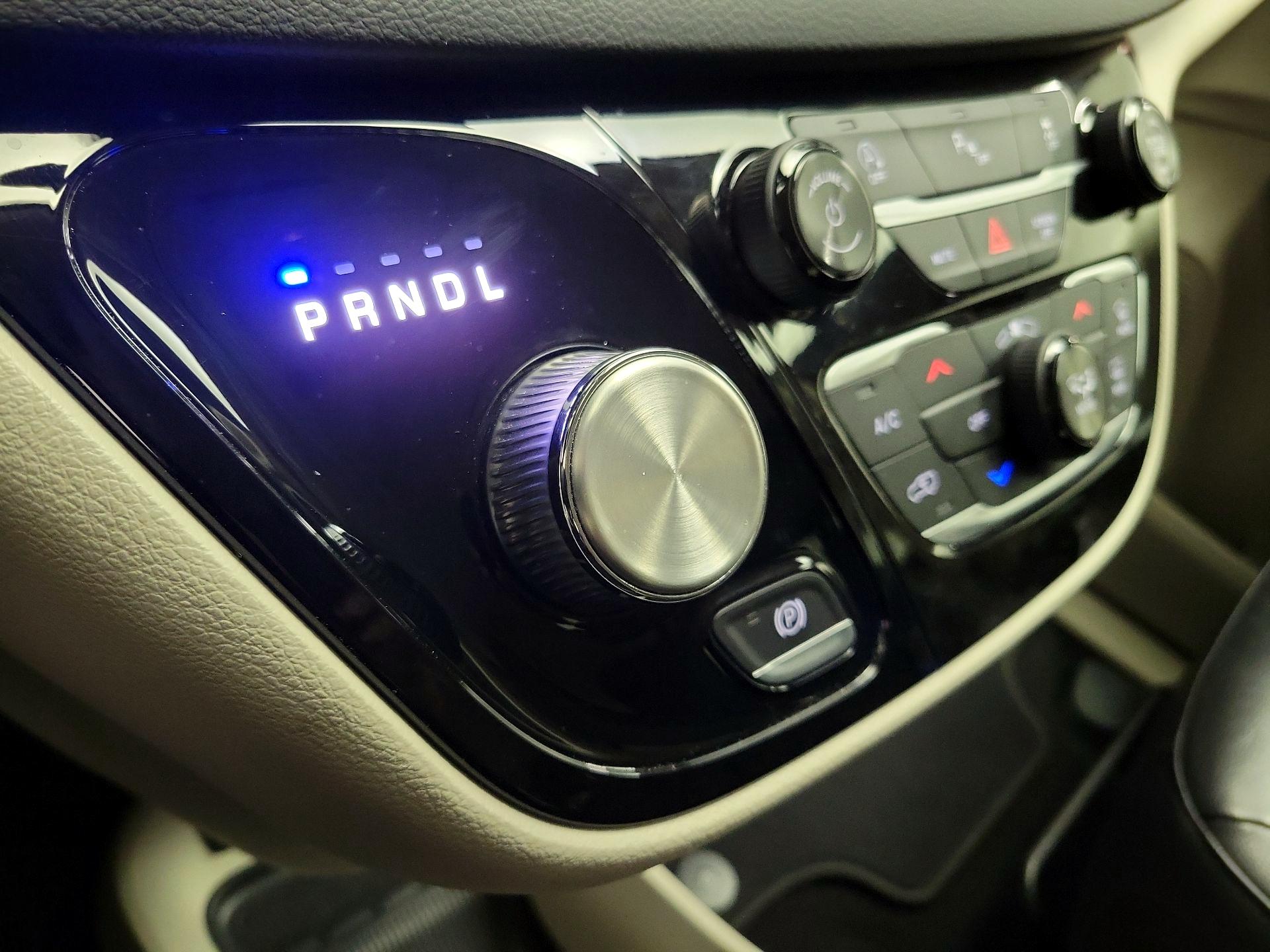 Thumbnail: 2018 Chrysler Pacifica - 17