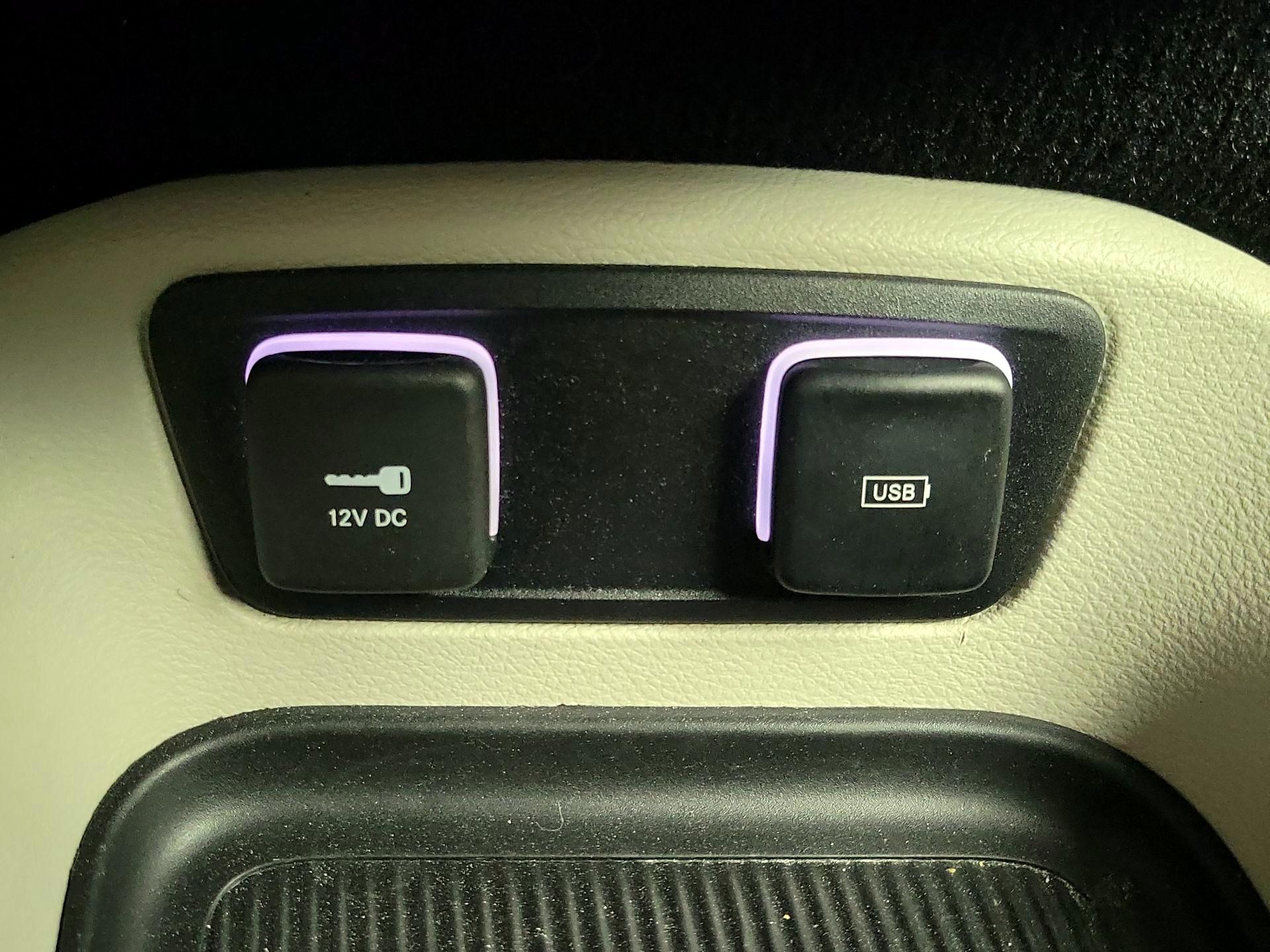 Thumbnail: 2018 Chrysler Pacifica - 18