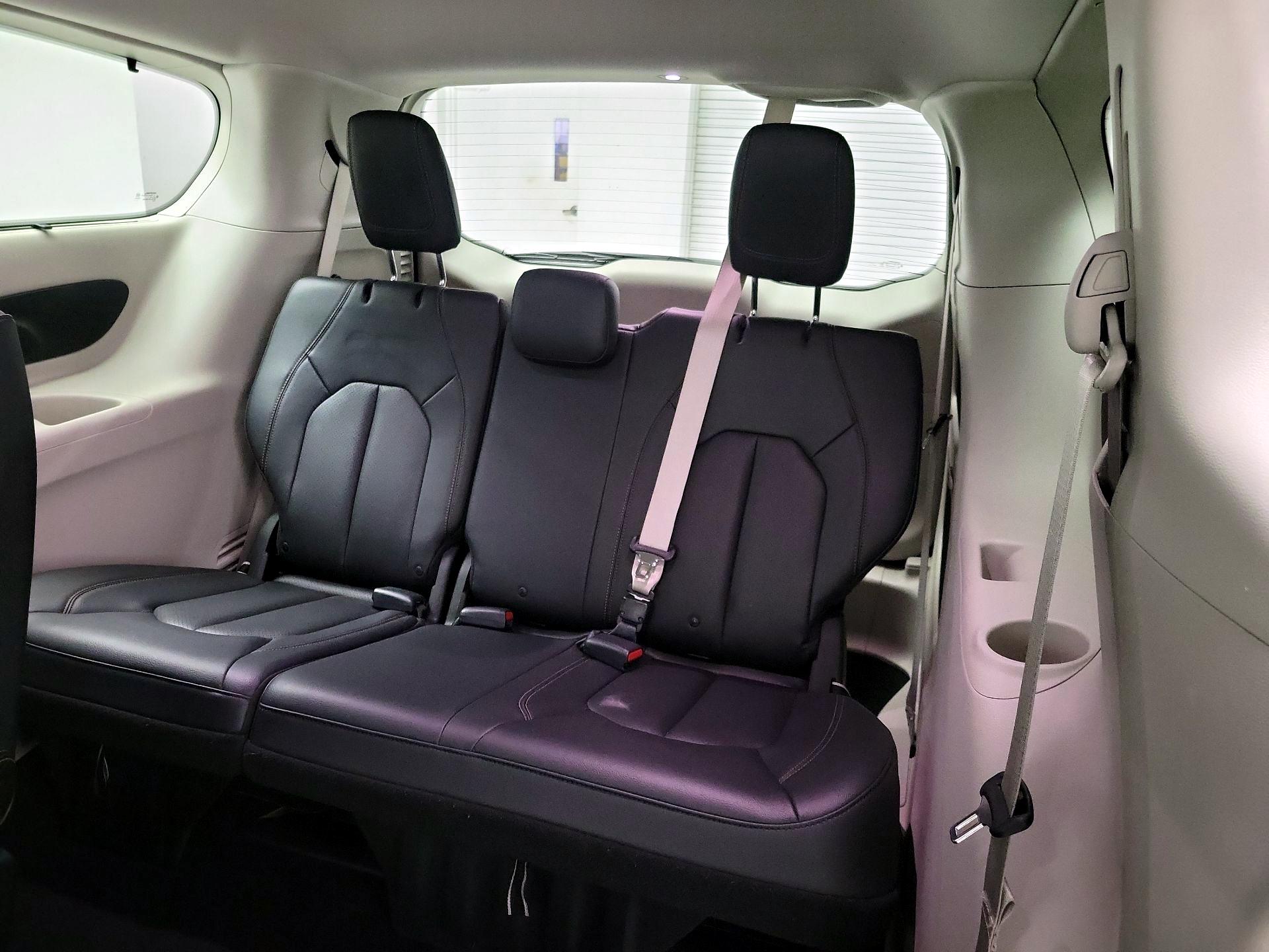 Thumbnail: 2018 Chrysler Pacifica - 20