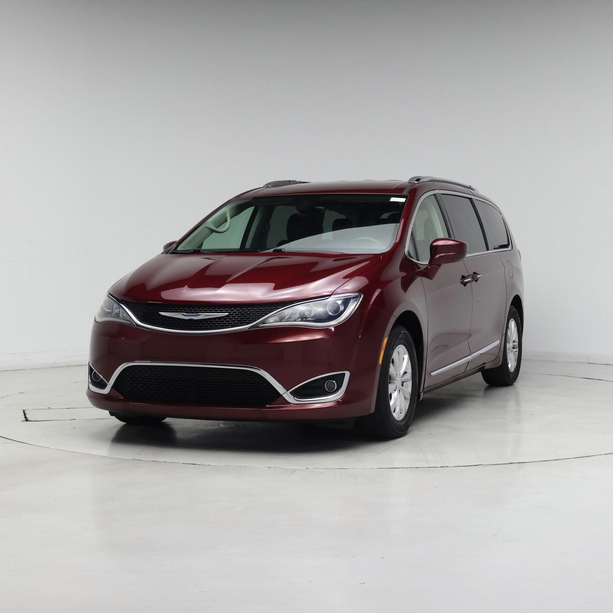 Thumbnail: 2018 Chrysler Pacifica - 4
