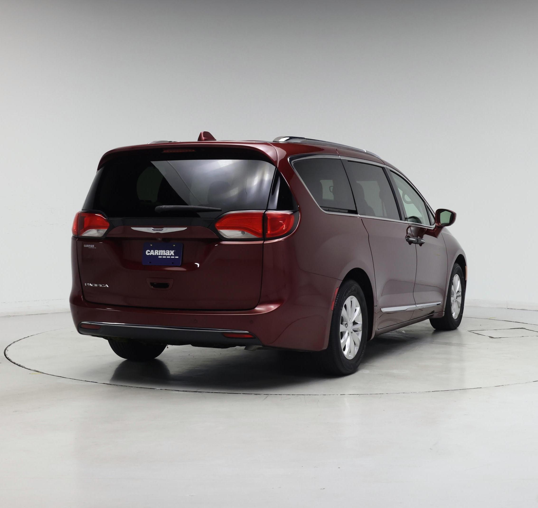 Thumbnail: 2018 Chrysler Pacifica - 8