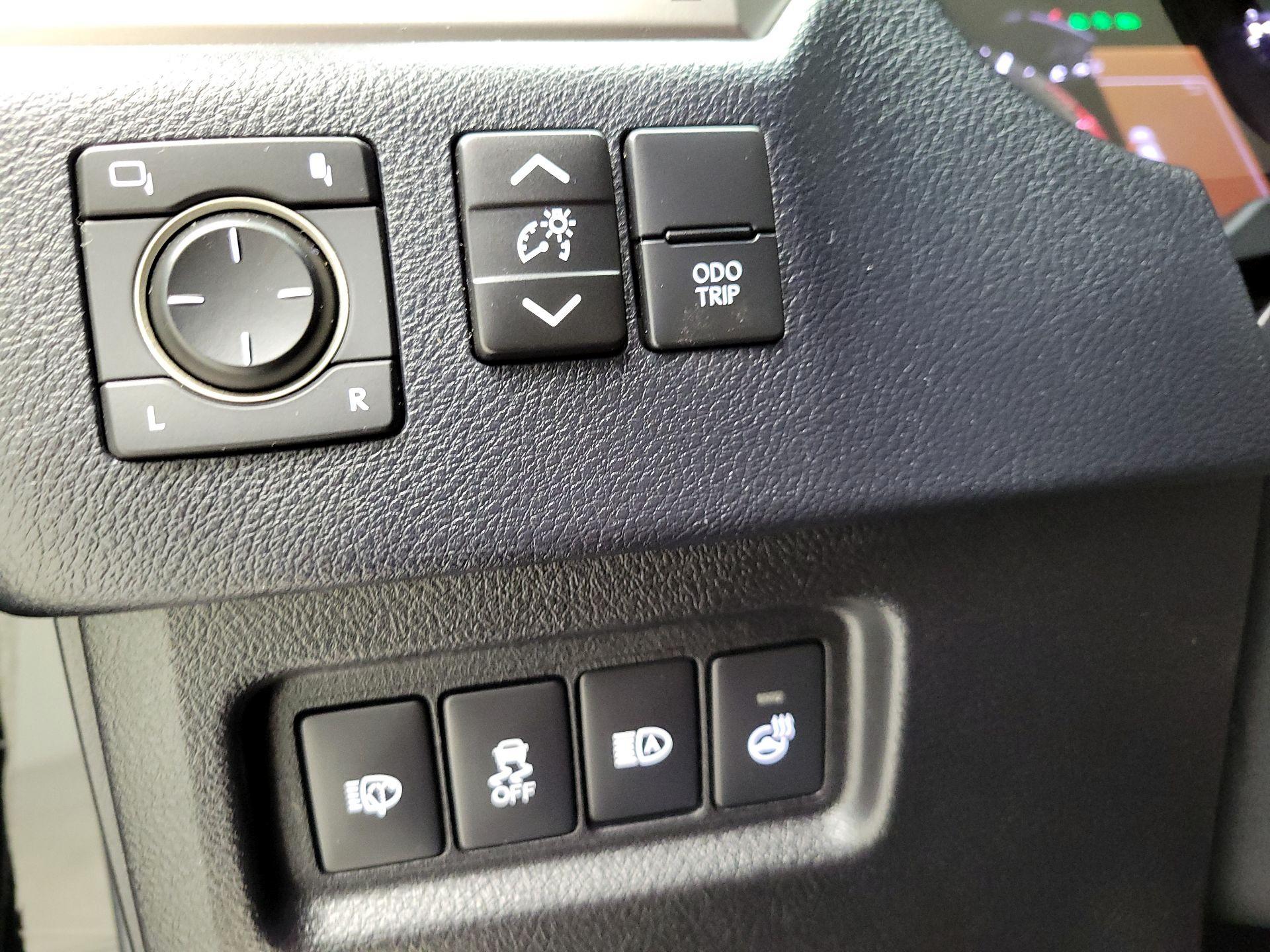 Thumbnail: 2023 Lexus GX - 11