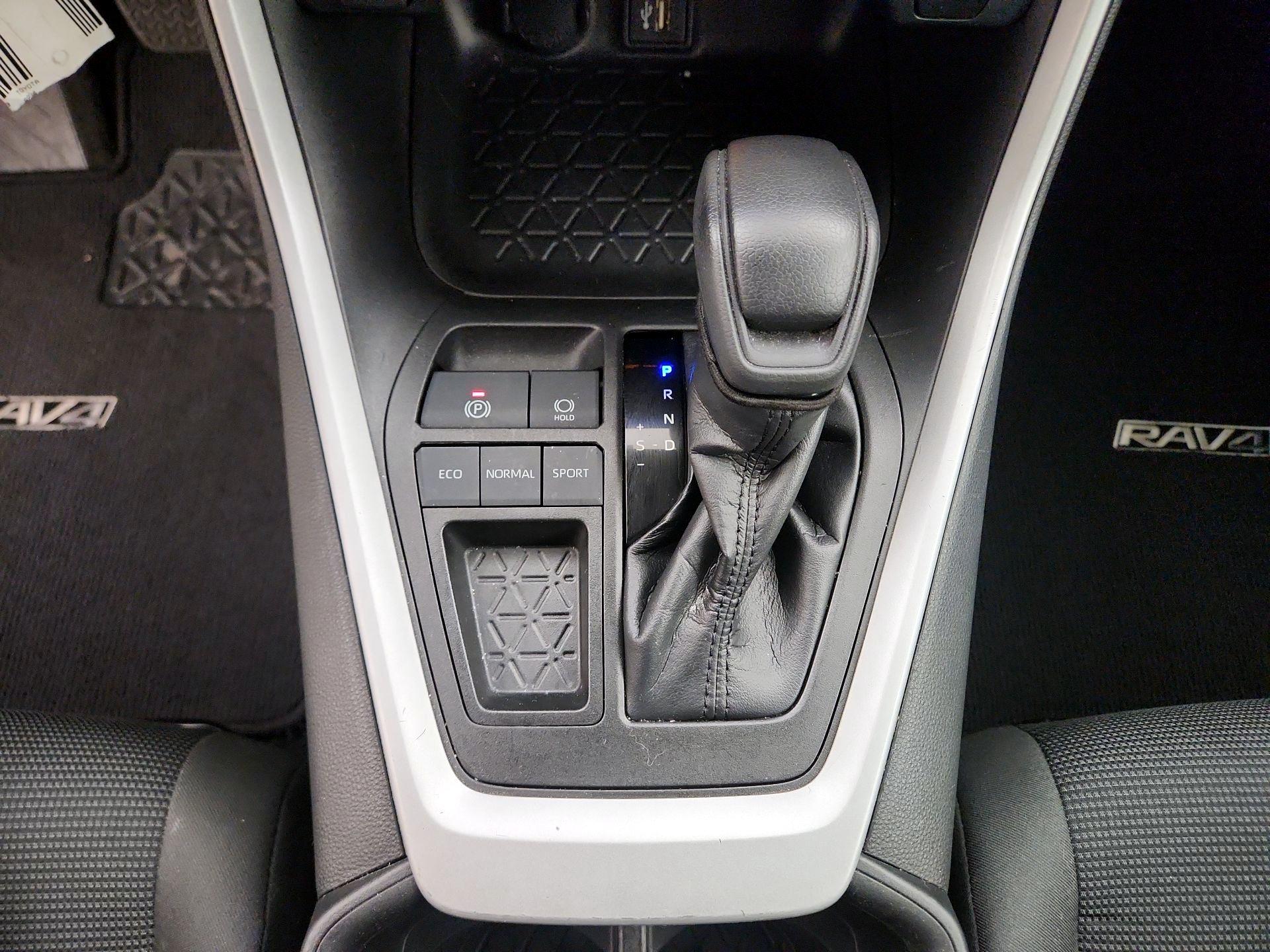 Thumbnail: 2023 Toyota RAV4 - 17