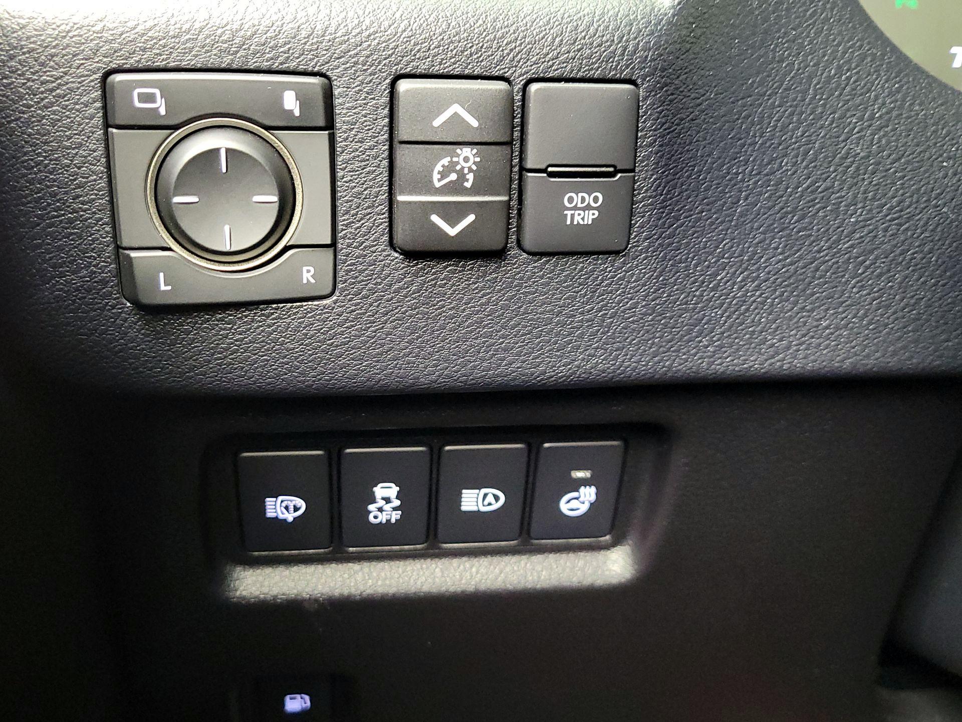 Thumbnail: 2022 Lexus GX - 11