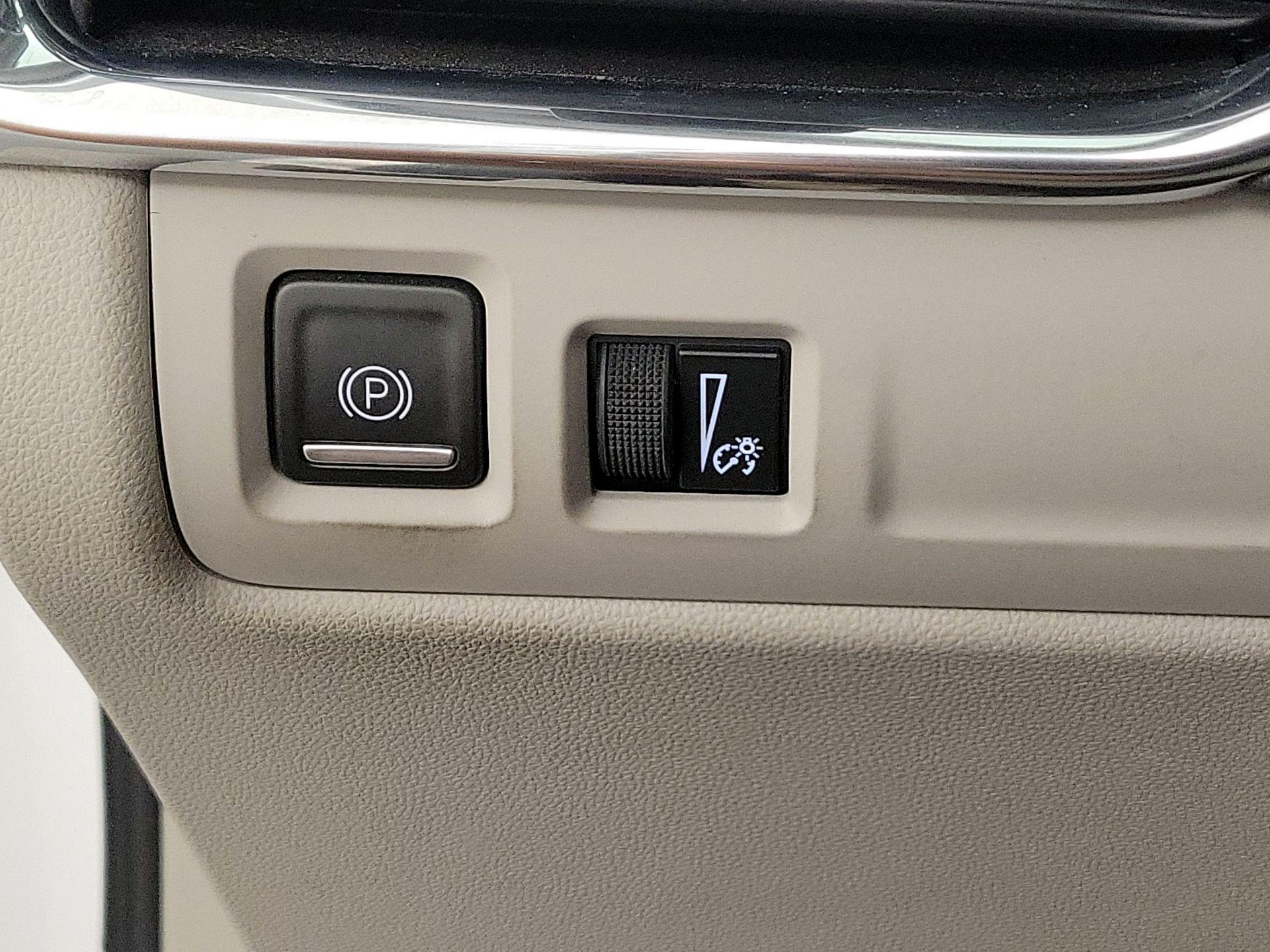 Thumbnail: 2023 Cadillac XT4 - 13