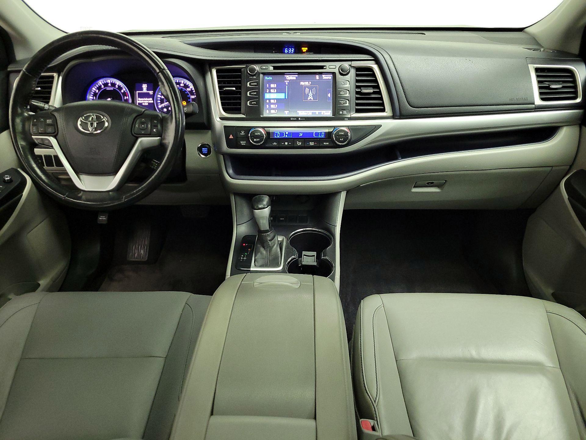 Thumbnail: 2015 Toyota Highlander - 9
