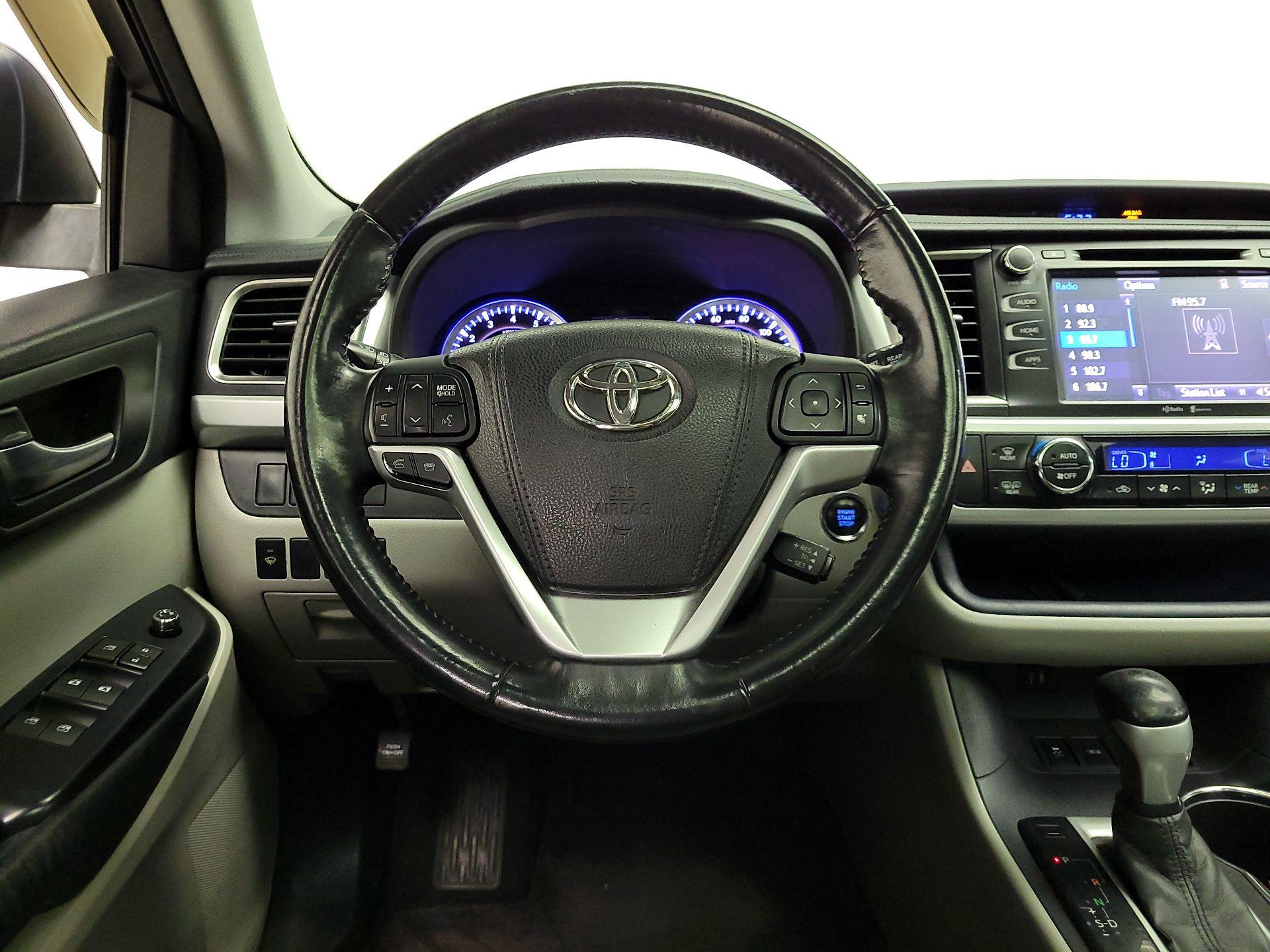 Thumbnail: 2015 Toyota Highlander - 10