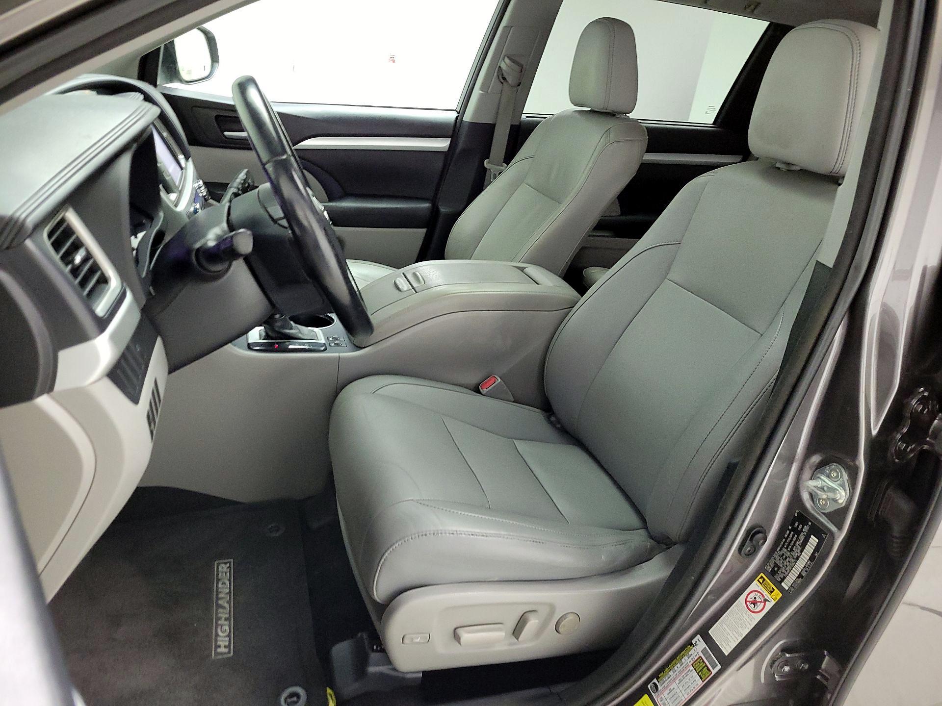 Thumbnail: 2015 Toyota Highlander - 11