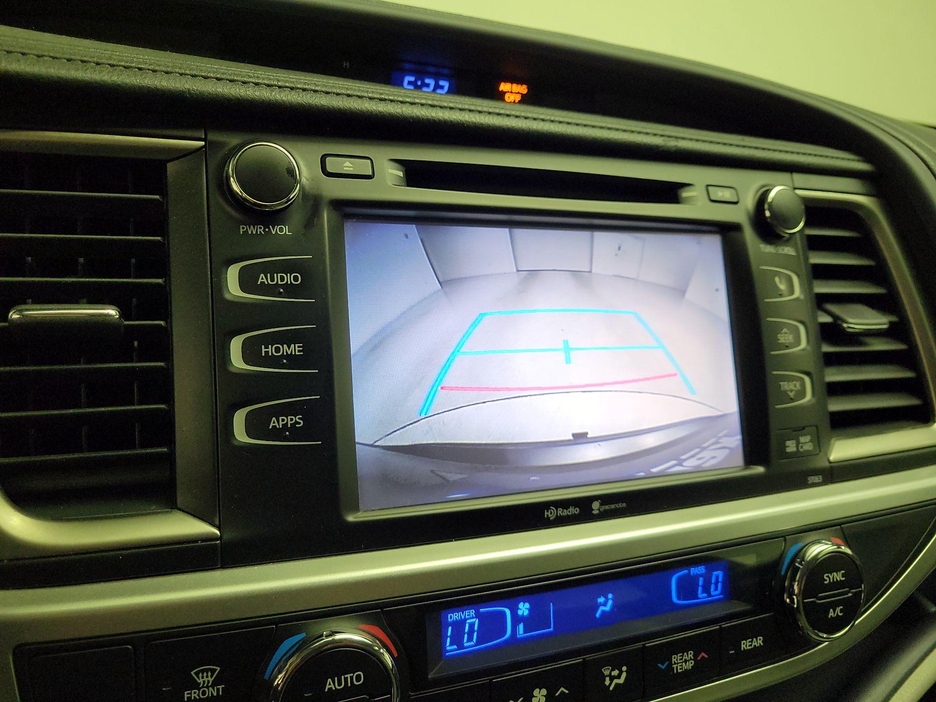 Thumbnail: 2015 Toyota Highlander - 14