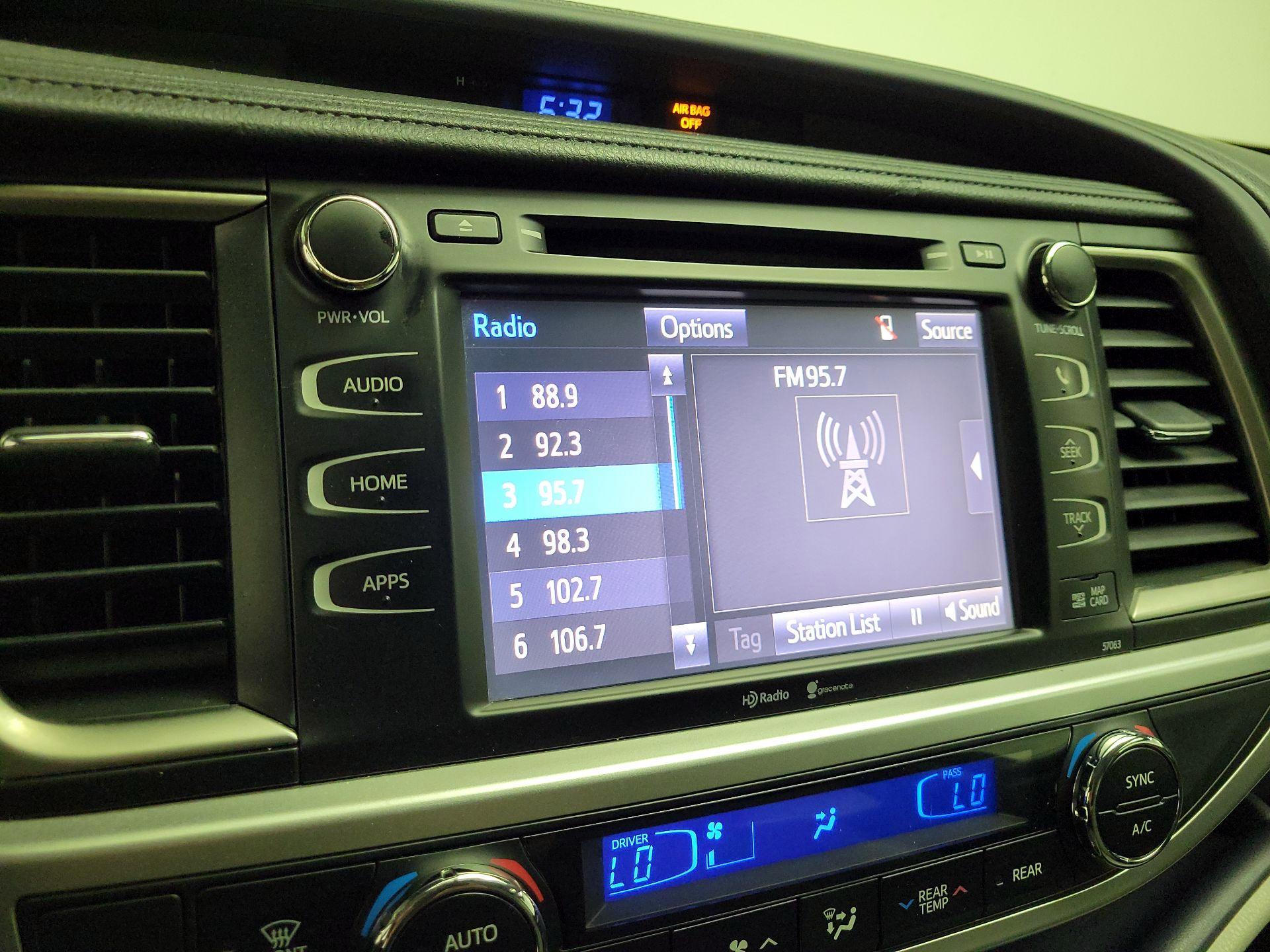 Thumbnail: 2015 Toyota Highlander - 15