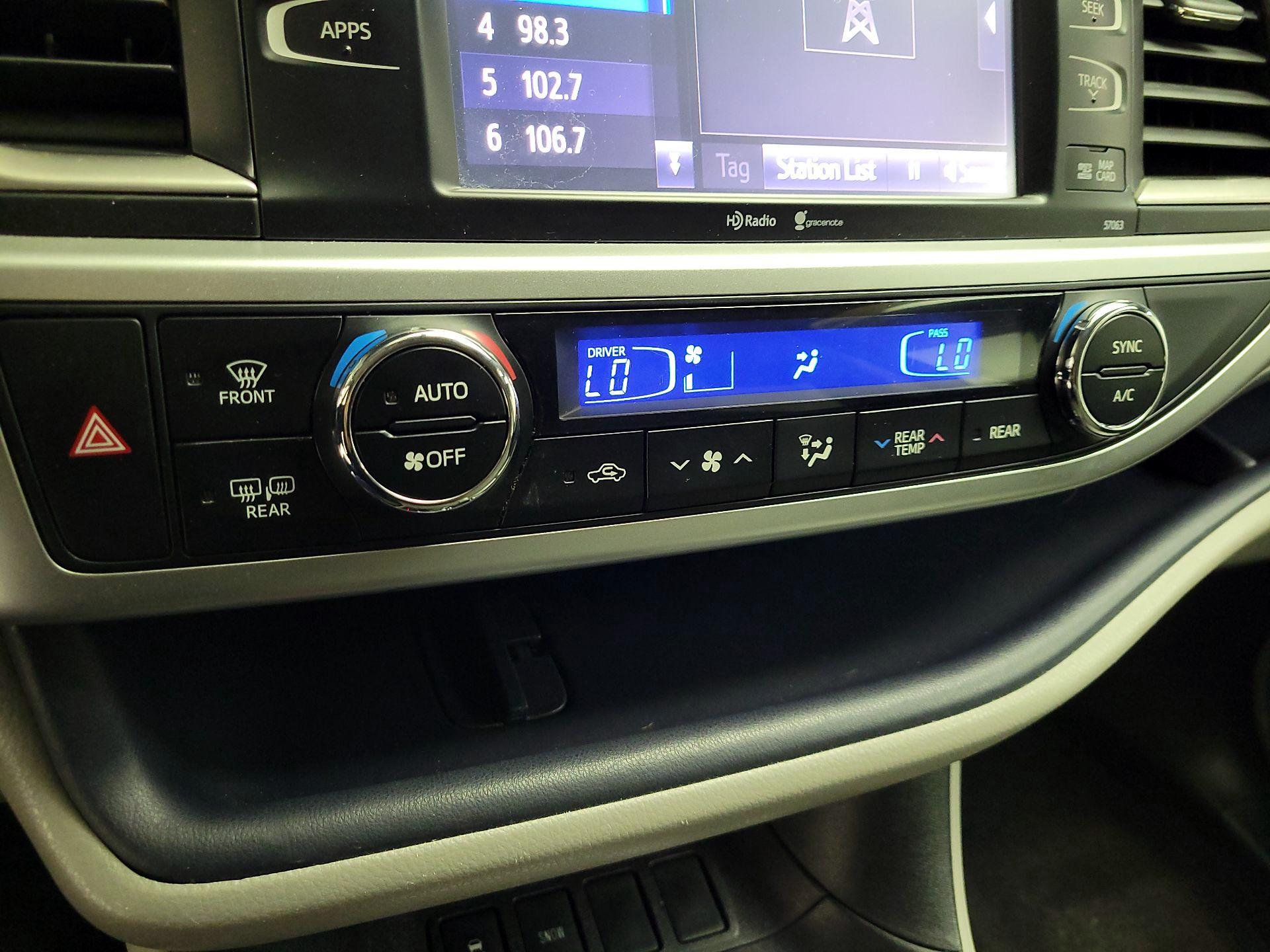 Thumbnail: 2015 Toyota Highlander - 16