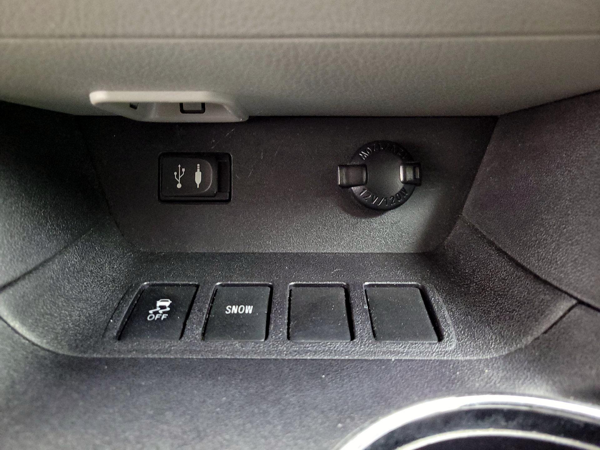 Thumbnail: 2015 Toyota Highlander - 18