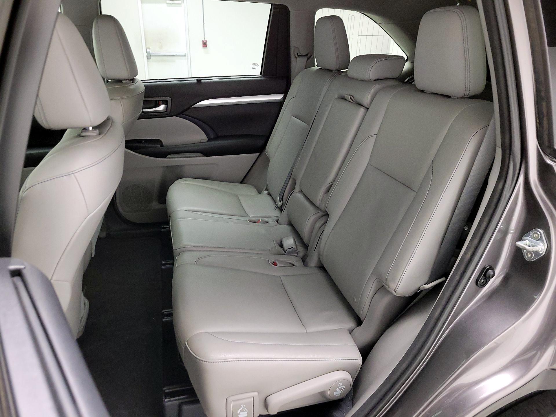 Thumbnail: 2015 Toyota Highlander - 20