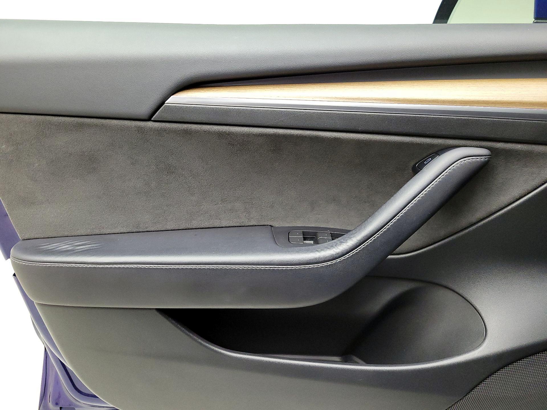 Thumbnail: 2023 Tesla Model 3 - 10