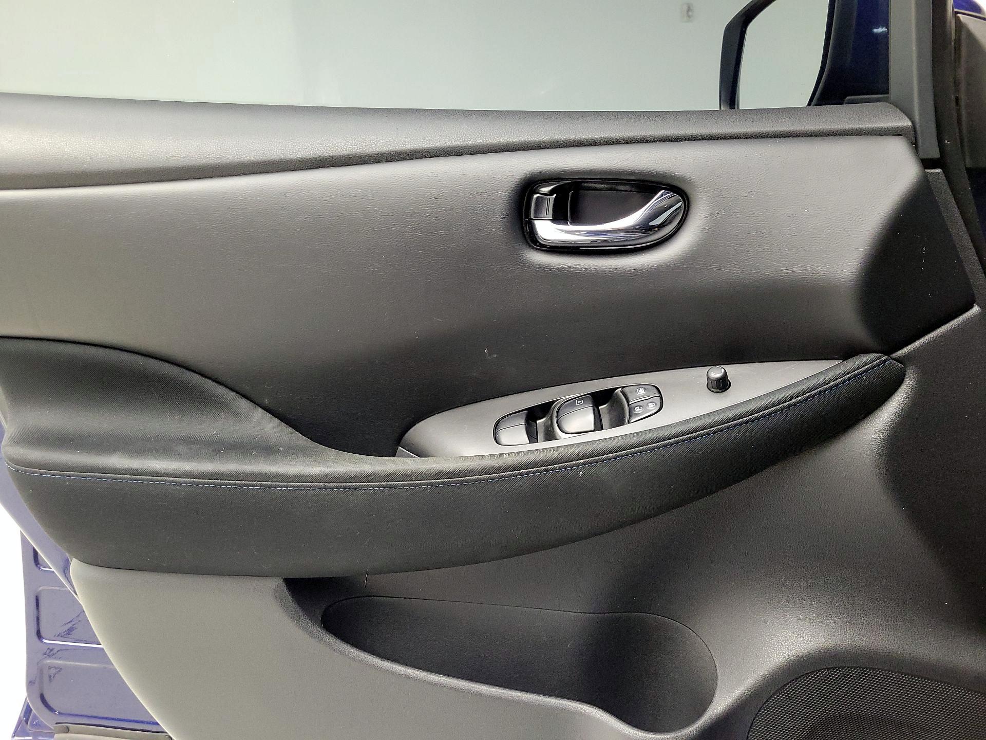 Thumbnail: 2019 Nissan Leaf - 10