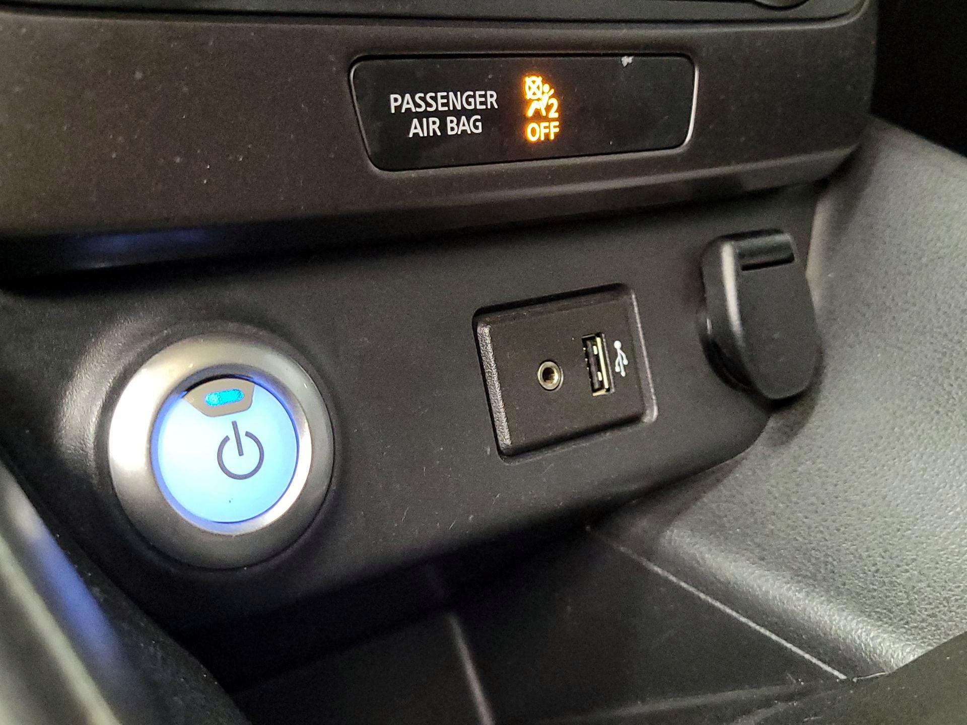 Thumbnail: 2019 Nissan Leaf - 16