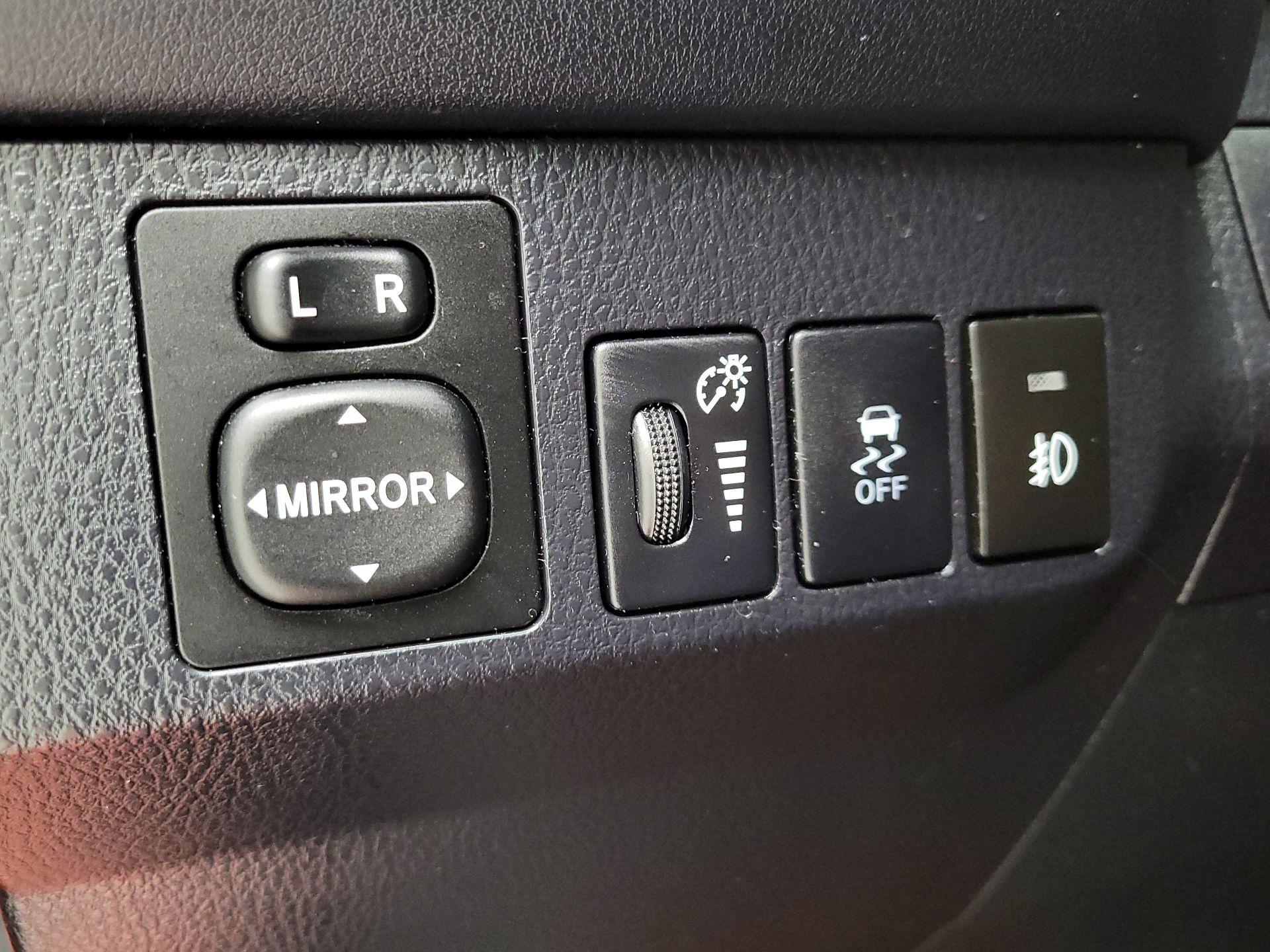 Thumbnail: 2015 Toyota RAV4 - 11