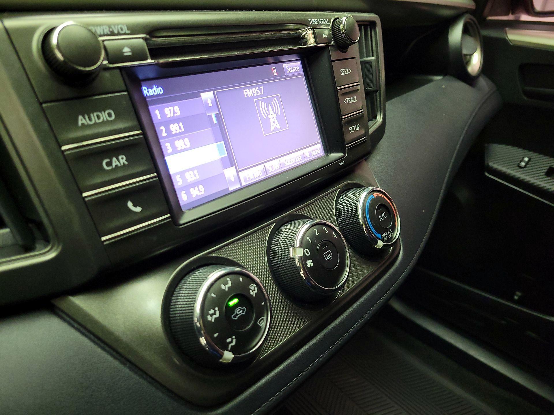 Thumbnail: 2015 Toyota RAV4 - 13