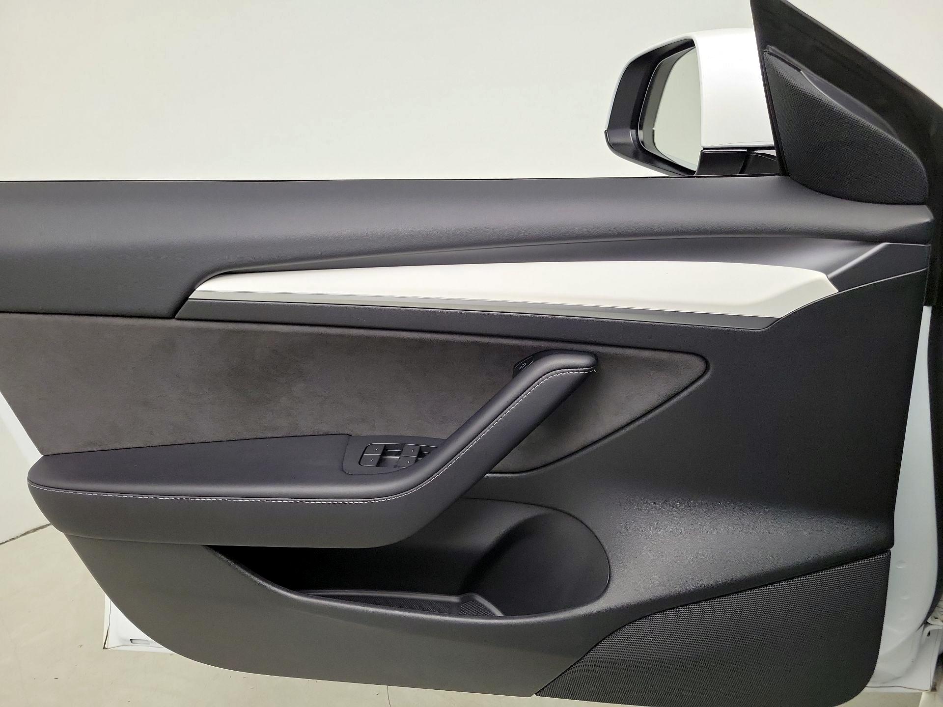 Thumbnail: 2022 Tesla Model 3 - 12