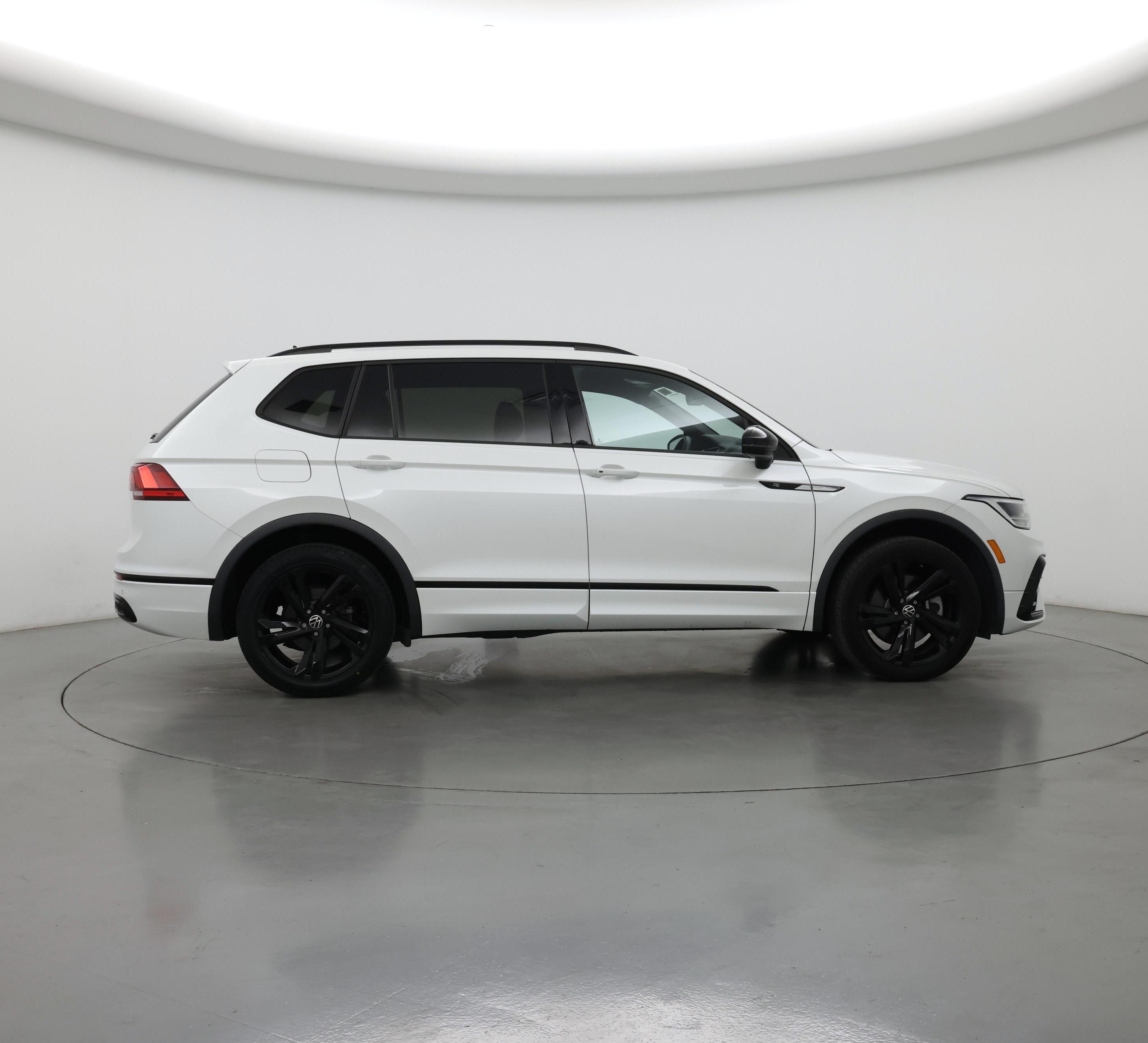 Thumbnail: 2023 Volkswagen Tiguan - 7