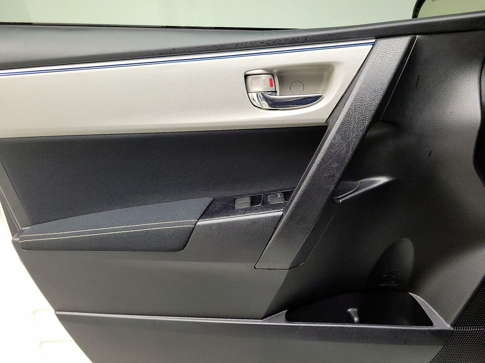 Thumbnail: 2016 Toyota Corolla - 10