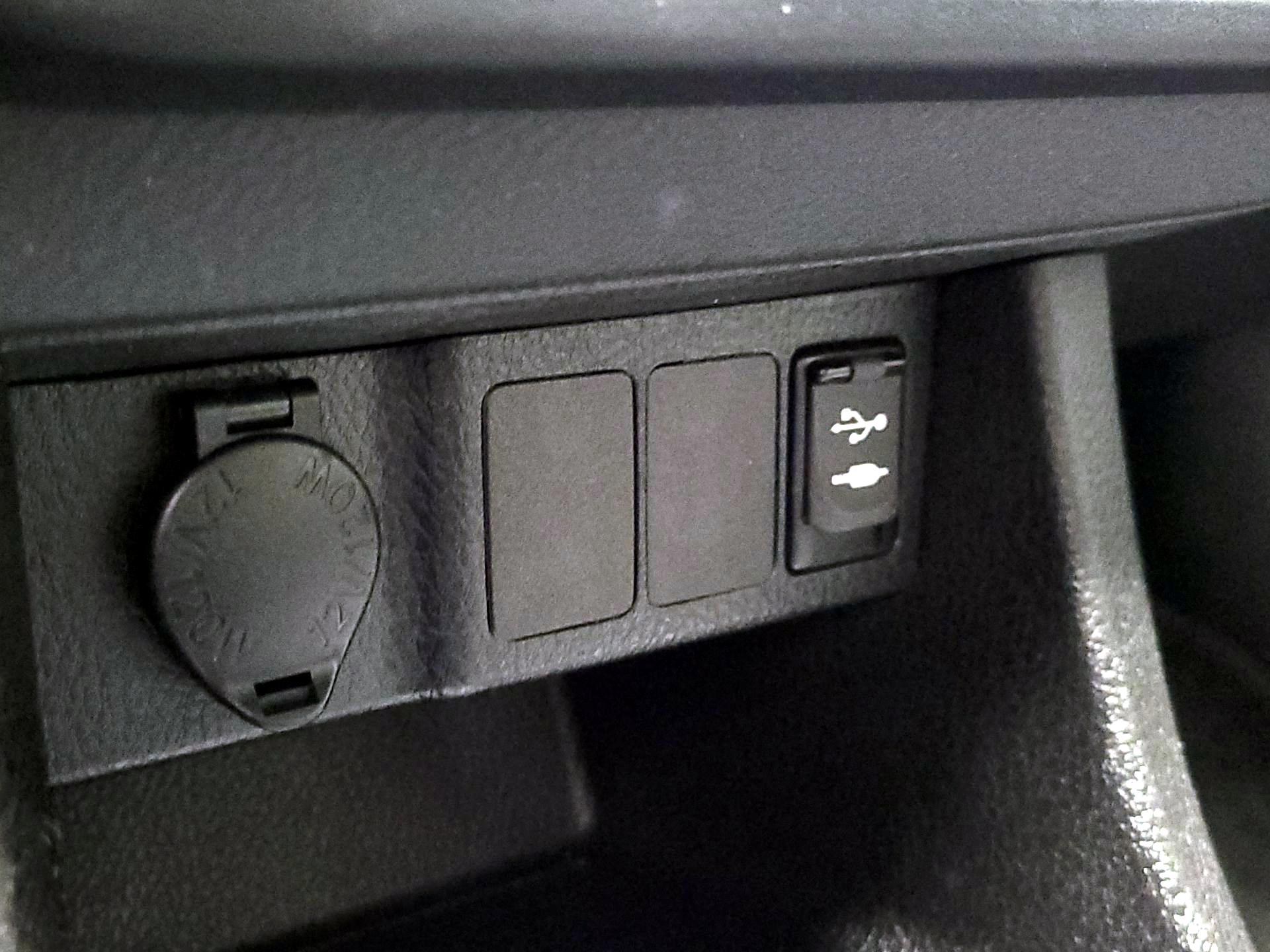 Thumbnail: 2016 Toyota Corolla - 16