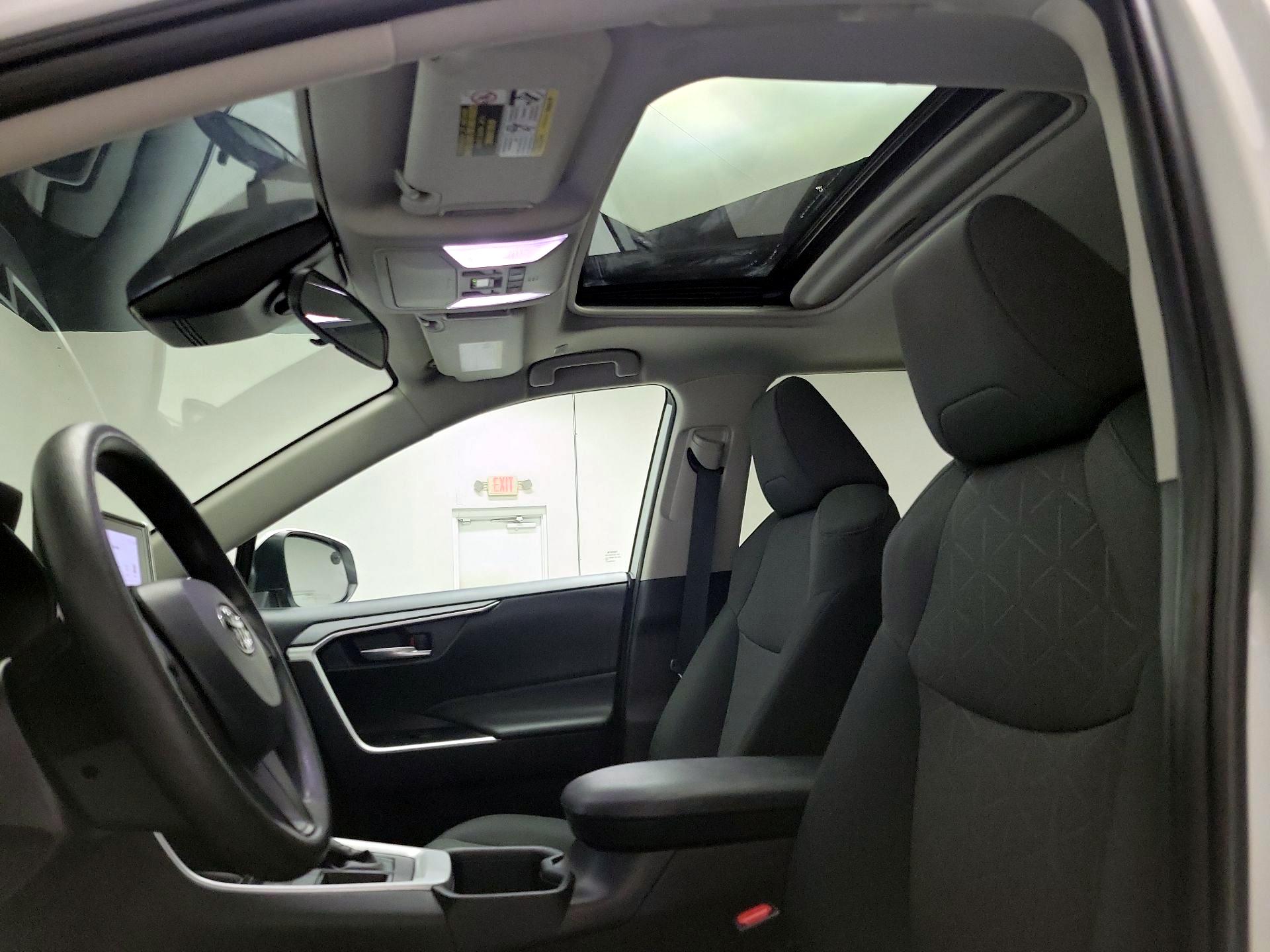 Thumbnail: 2023 Toyota RAV4 - 20