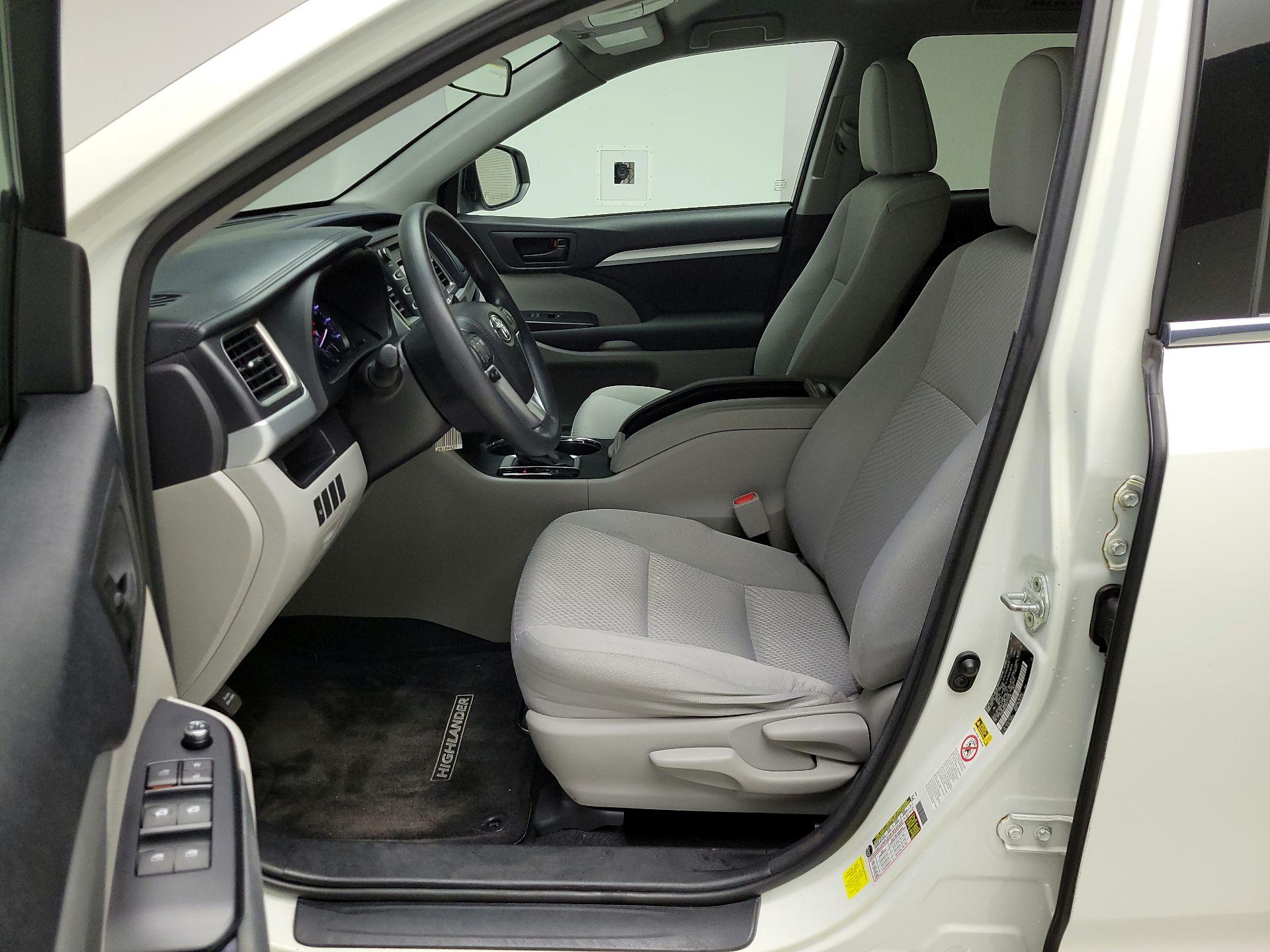 Thumbnail: 2016 Toyota Highlander - 9