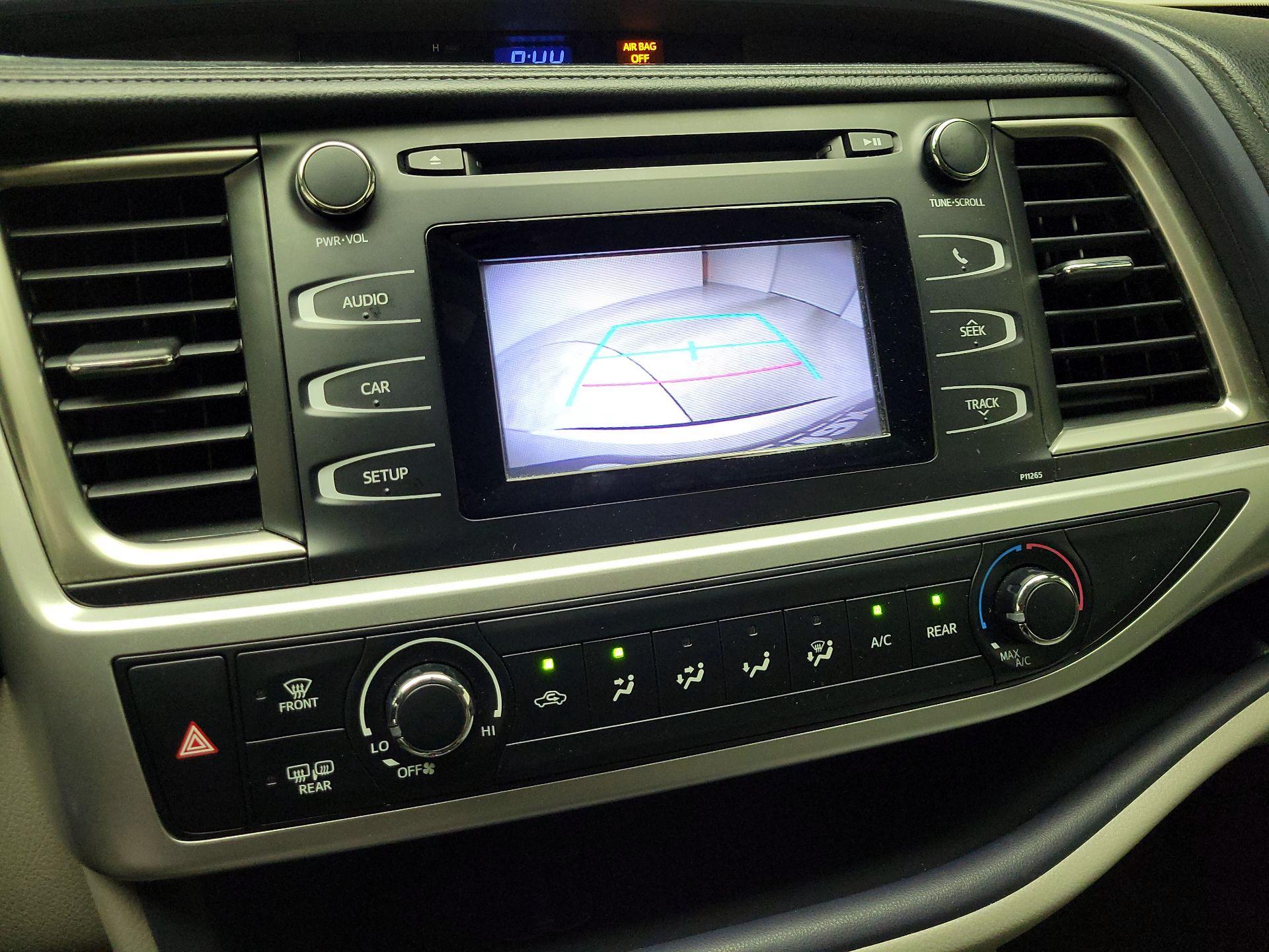 Thumbnail: 2016 Toyota Highlander - 12