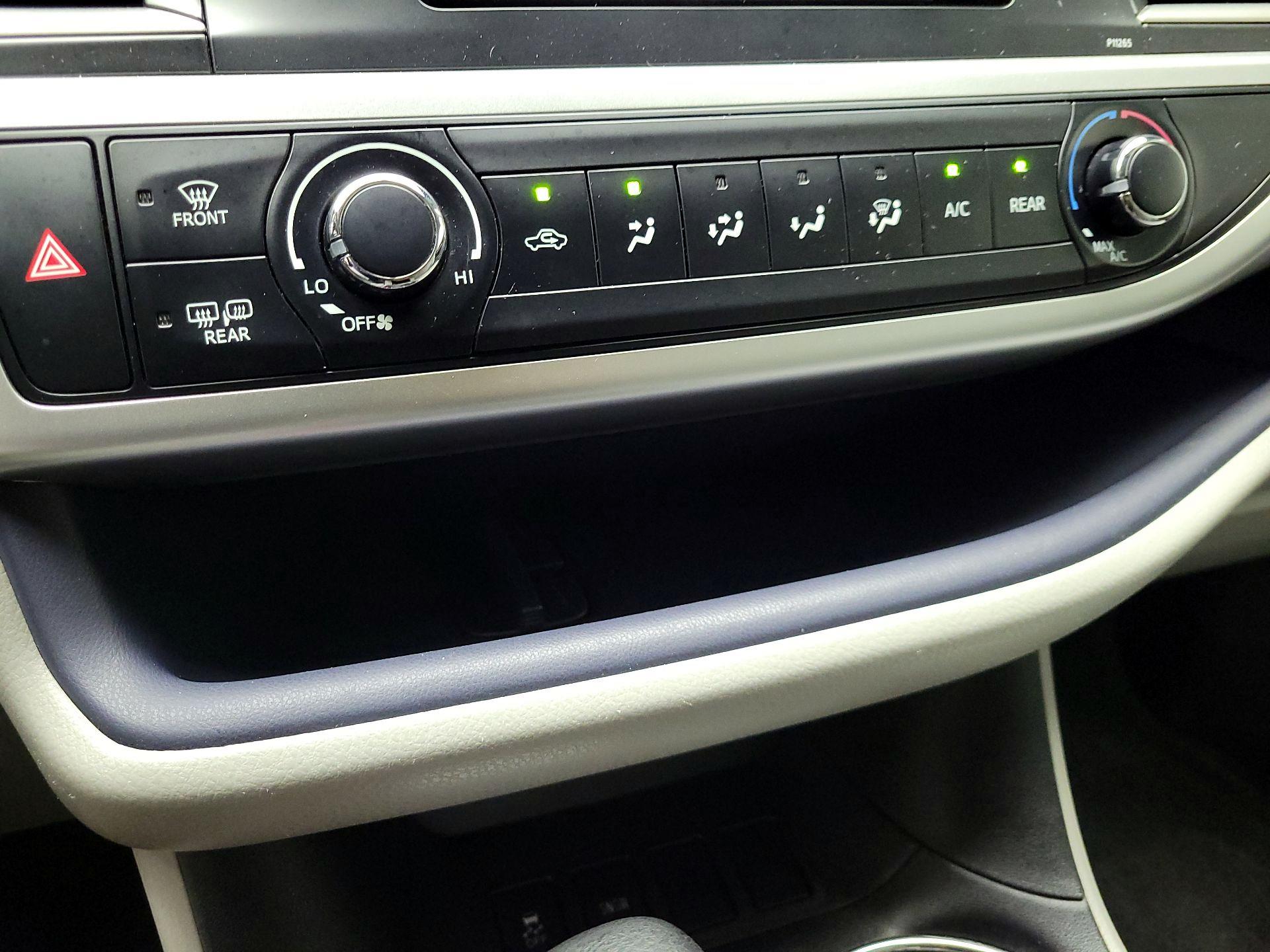 Thumbnail: 2016 Toyota Highlander - 14