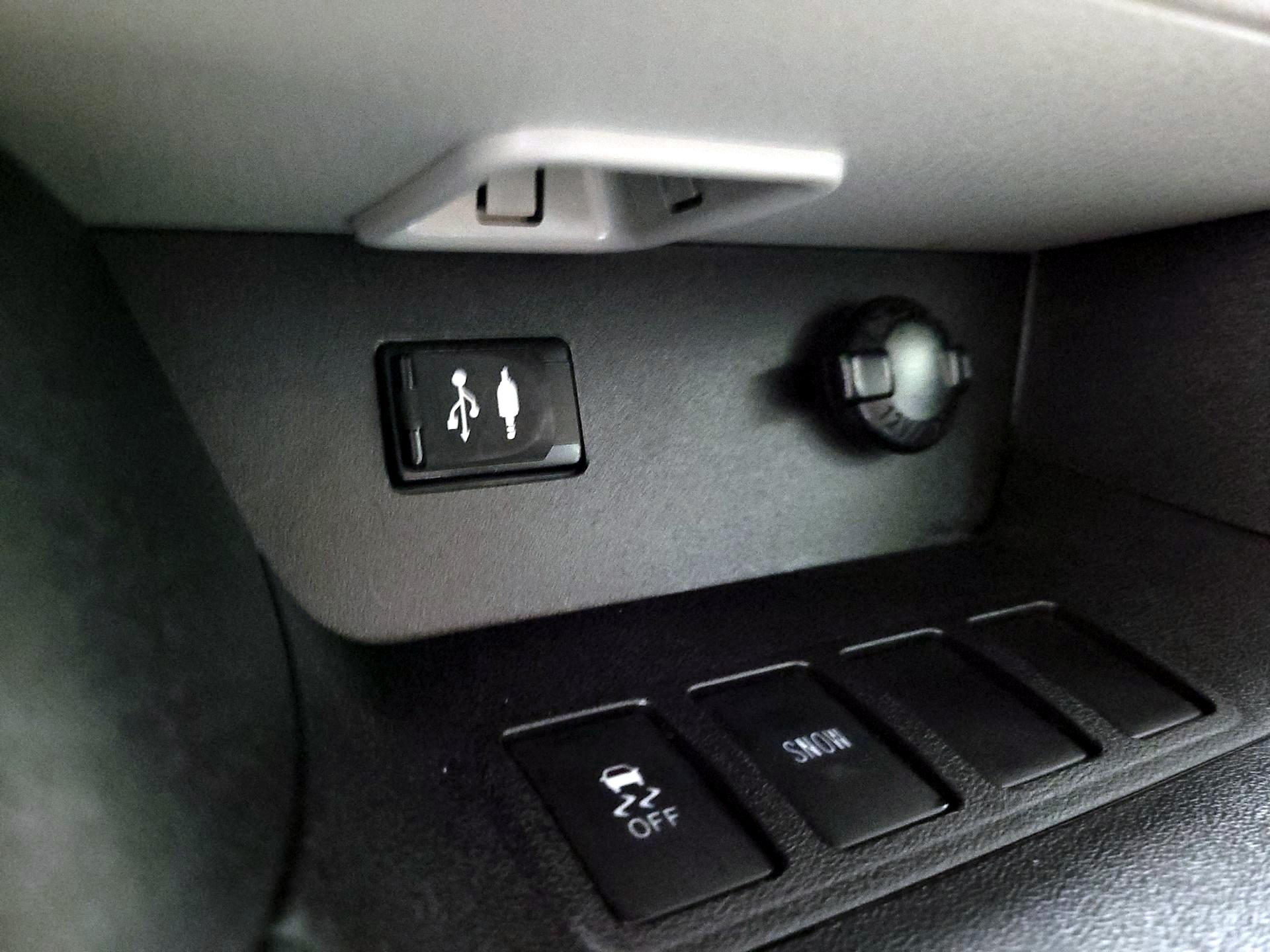 Thumbnail: 2016 Toyota Highlander - 16