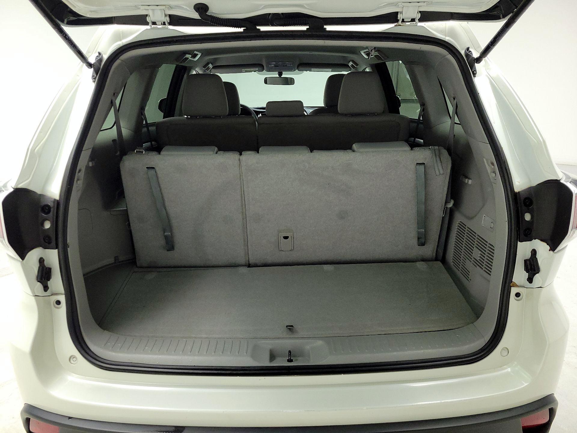 Thumbnail: 2016 Toyota Highlander - 19