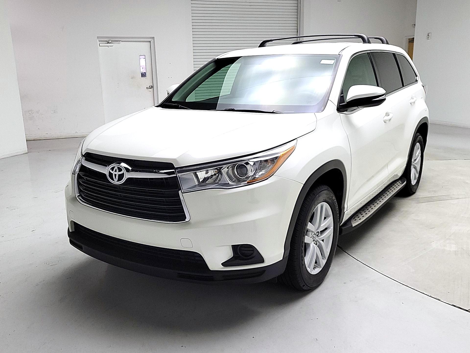 Thumbnail: 2016 Toyota Highlander - 3