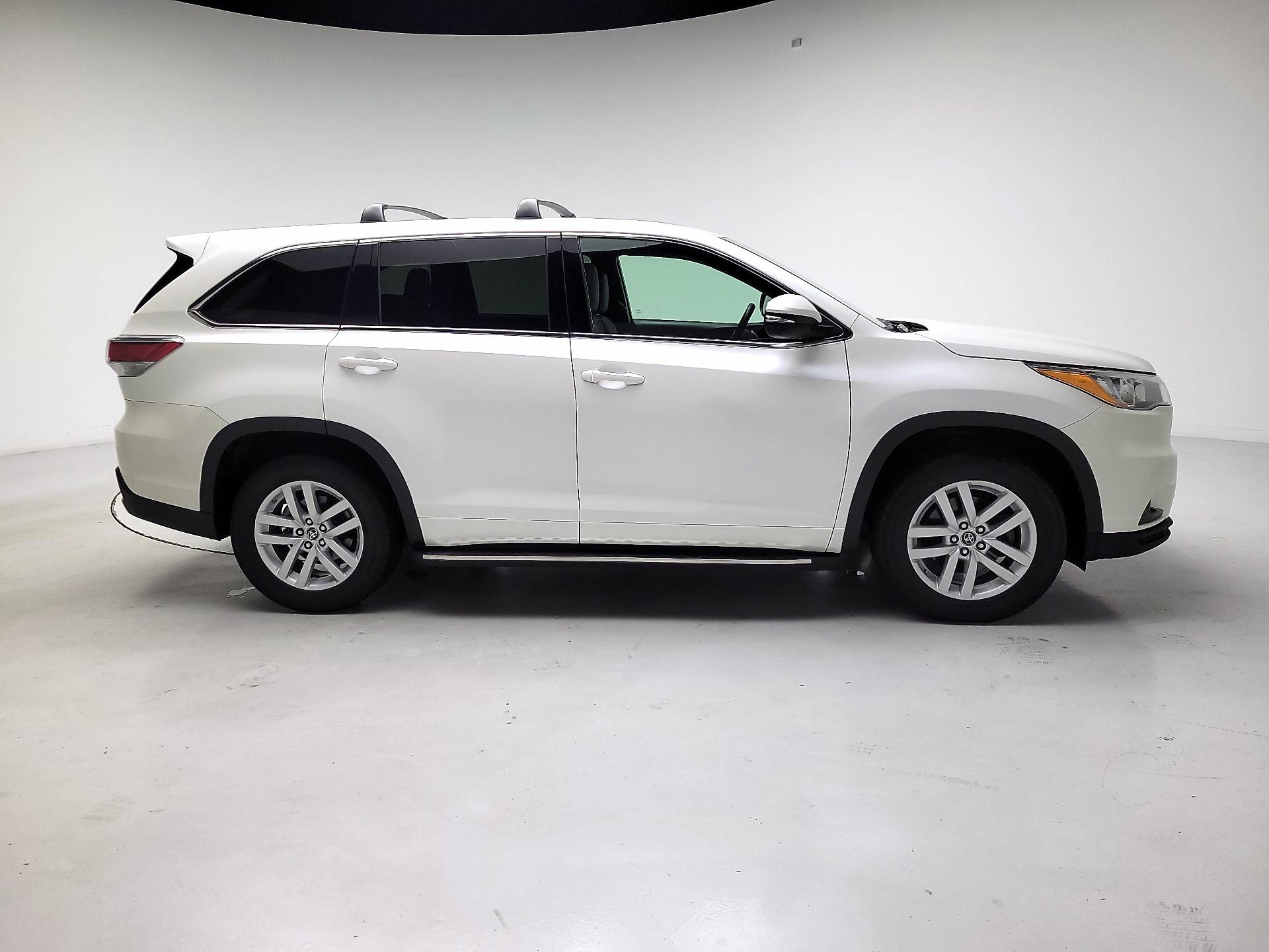 Thumbnail: 2016 Toyota Highlander - 4