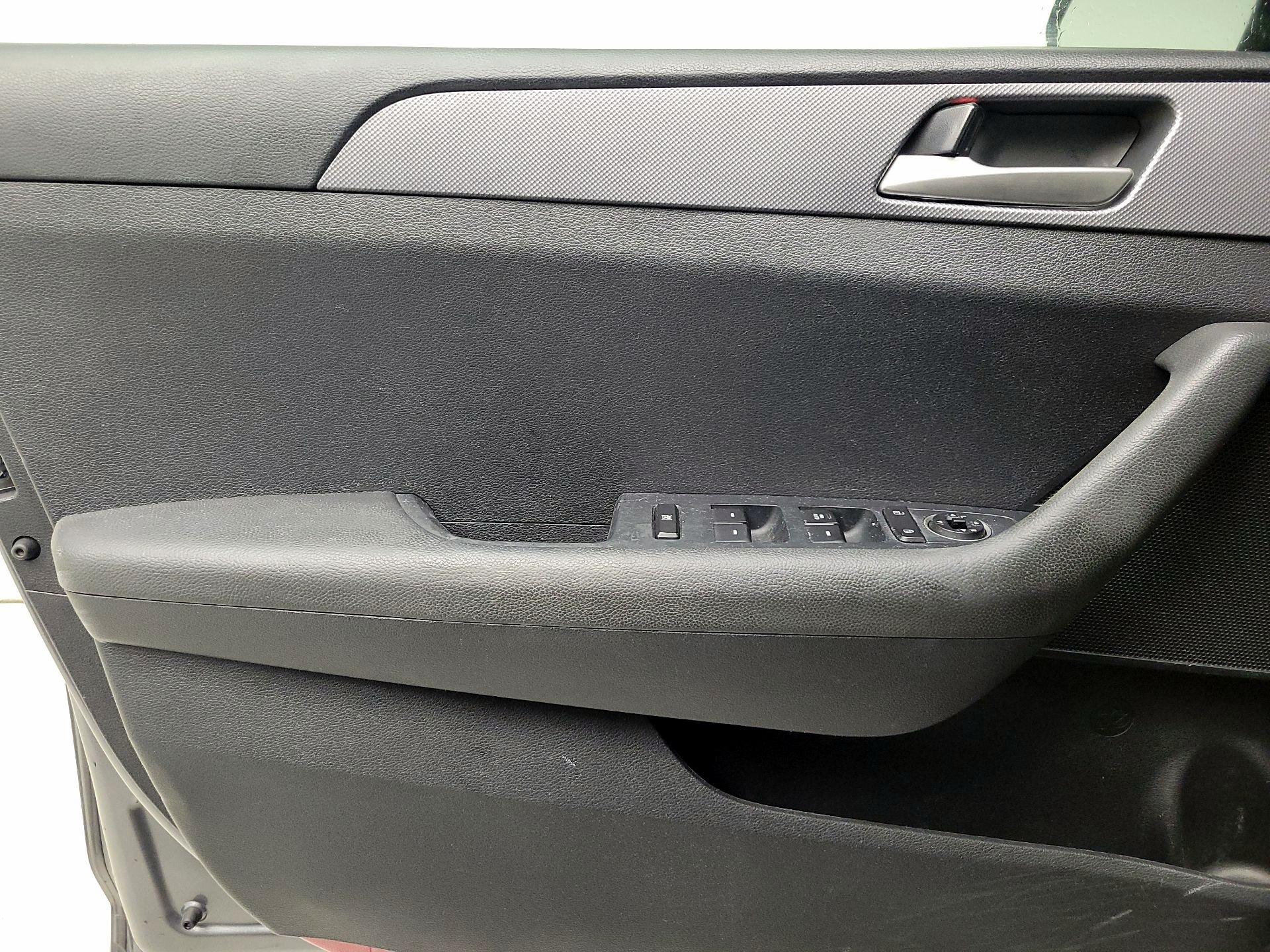 Thumbnail: 2019 Hyundai Sonata - 10