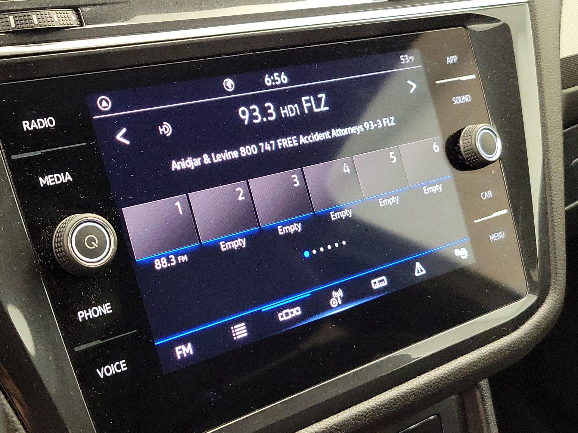 Thumbnail: 2023 Volkswagen Tiguan - 15