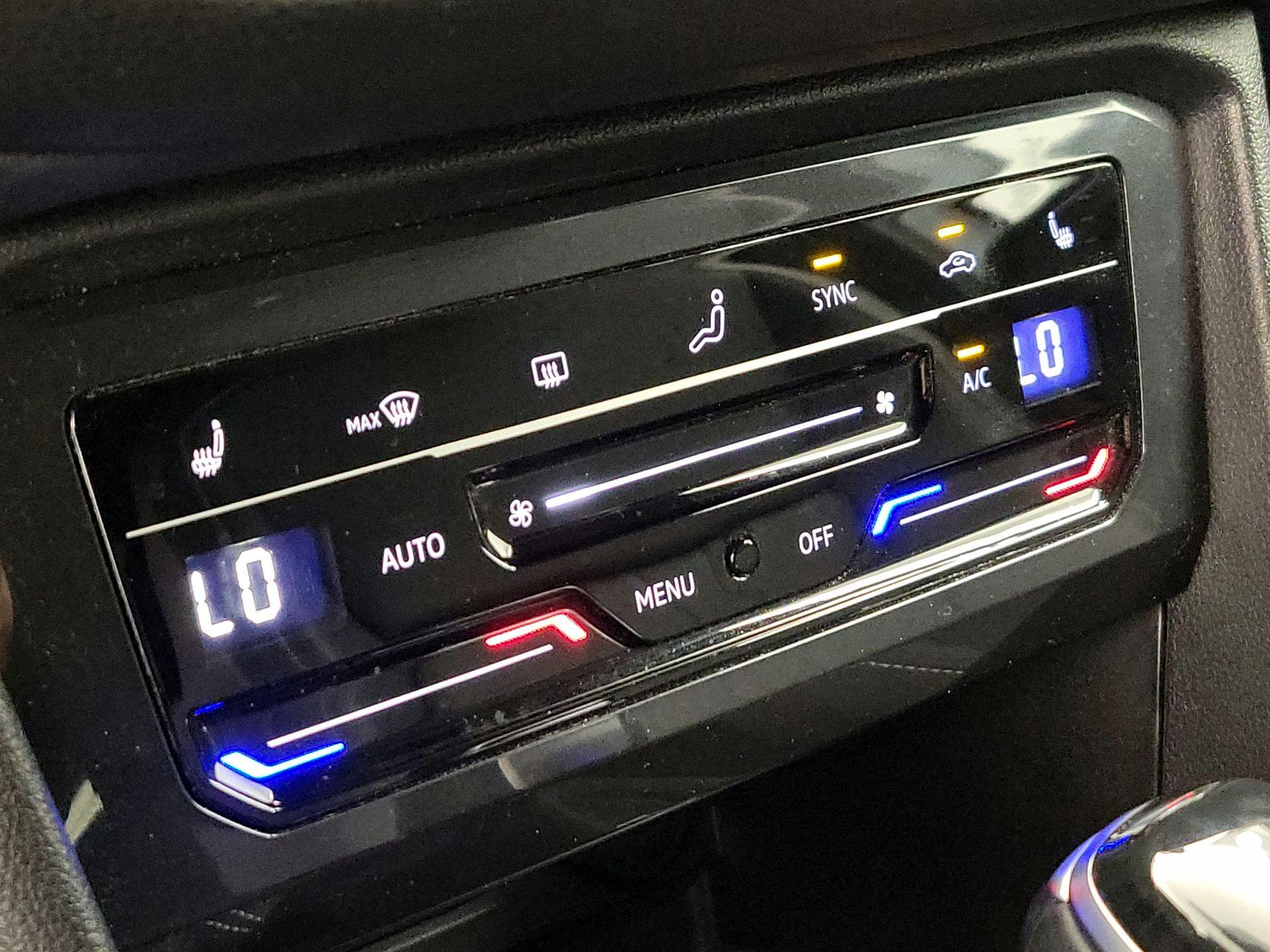 Thumbnail: 2023 Volkswagen Tiguan - 16