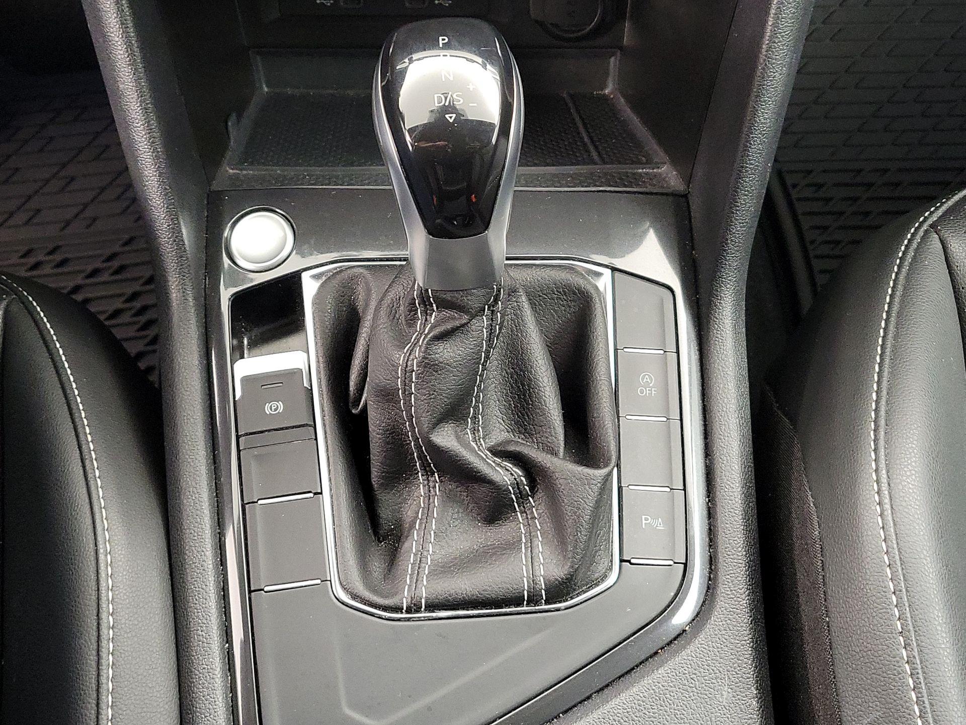 Thumbnail: 2023 Volkswagen Tiguan - 17