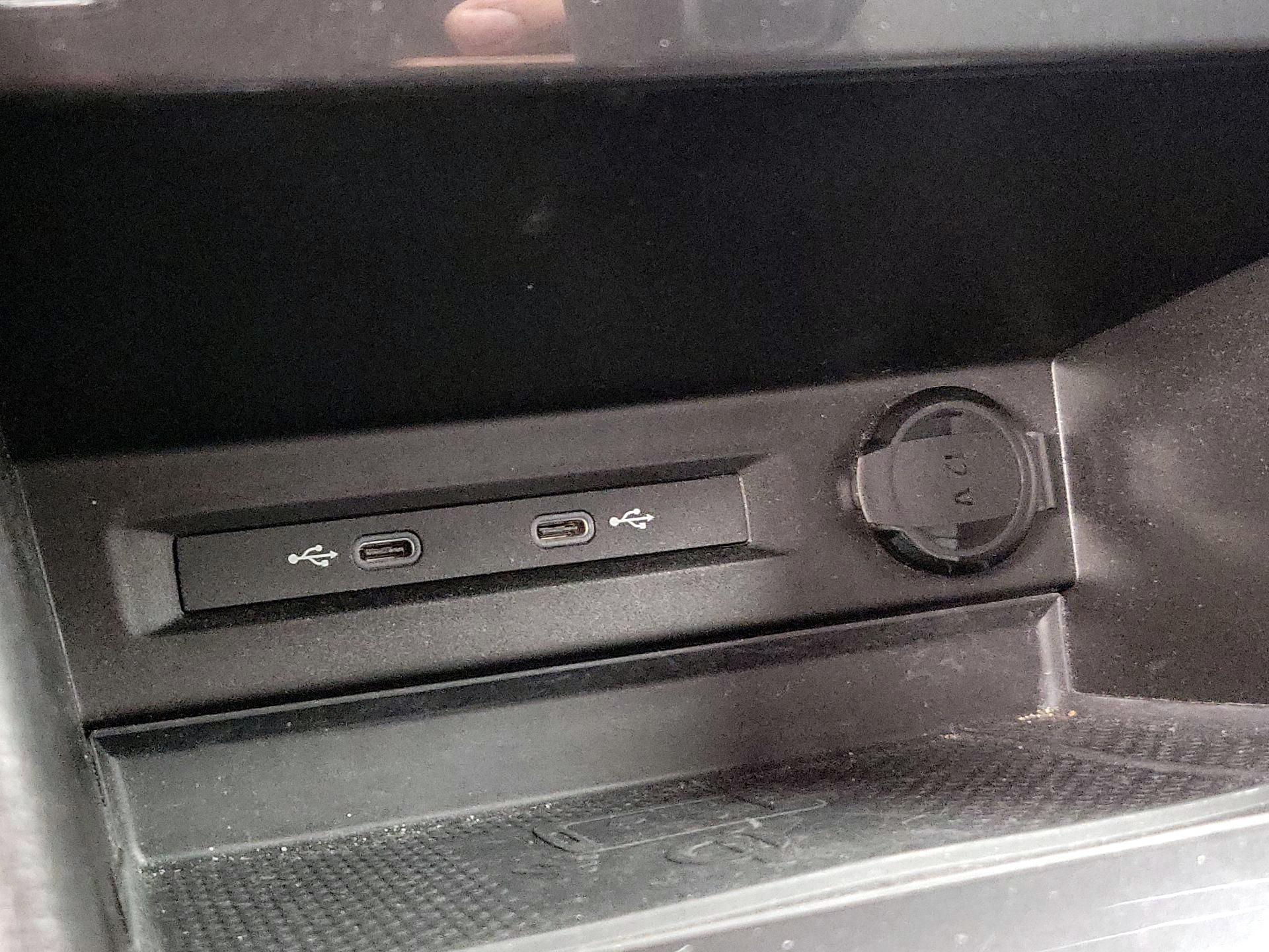 Thumbnail: 2023 Volkswagen Tiguan - 18