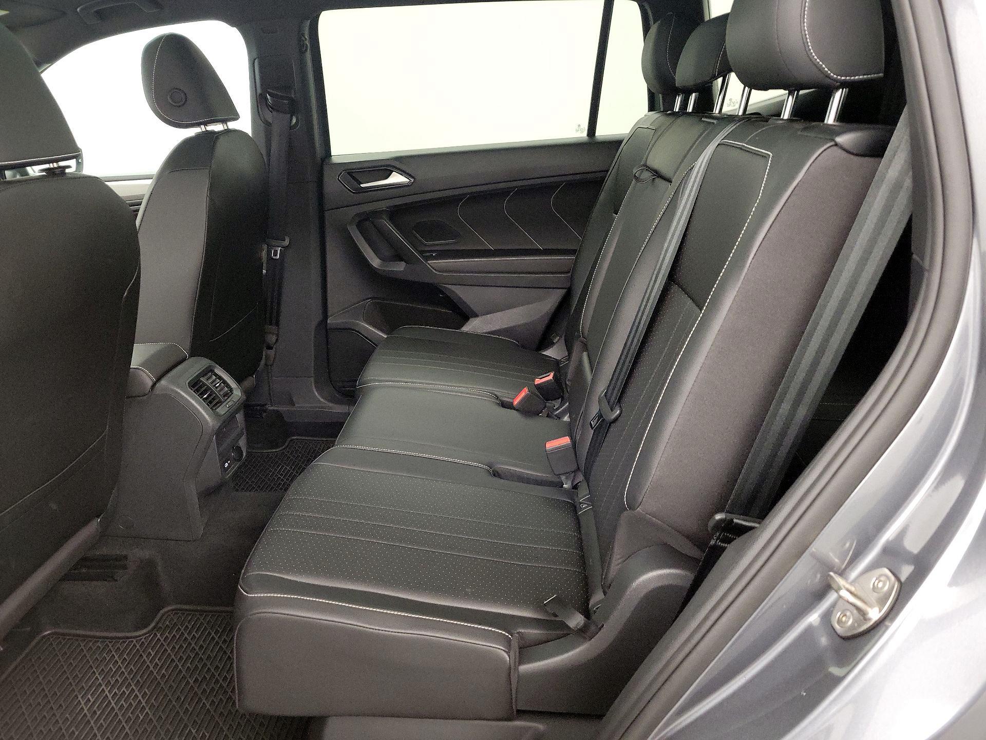 Thumbnail: 2023 Volkswagen Tiguan - 20