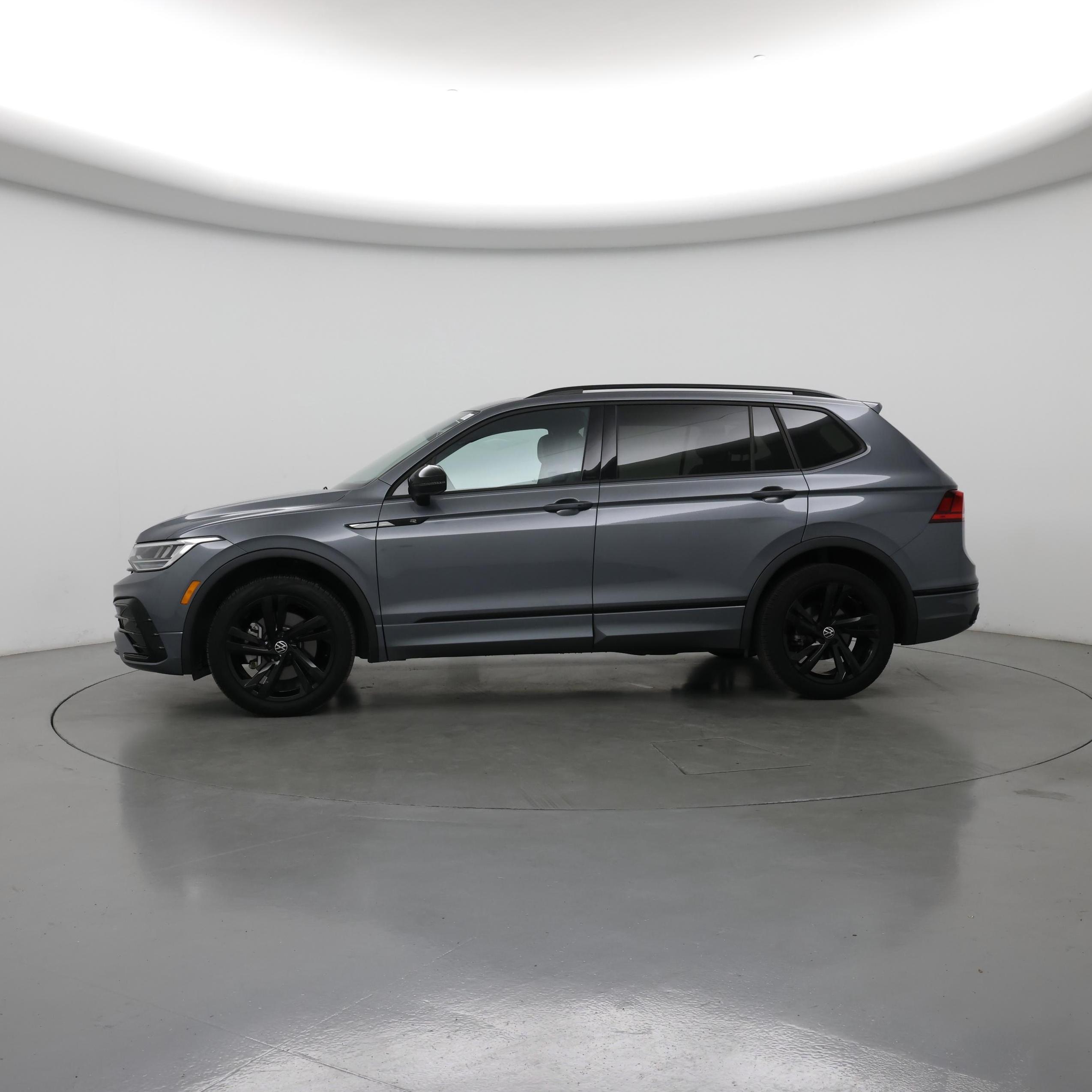 Thumbnail: 2023 Volkswagen Tiguan - 3