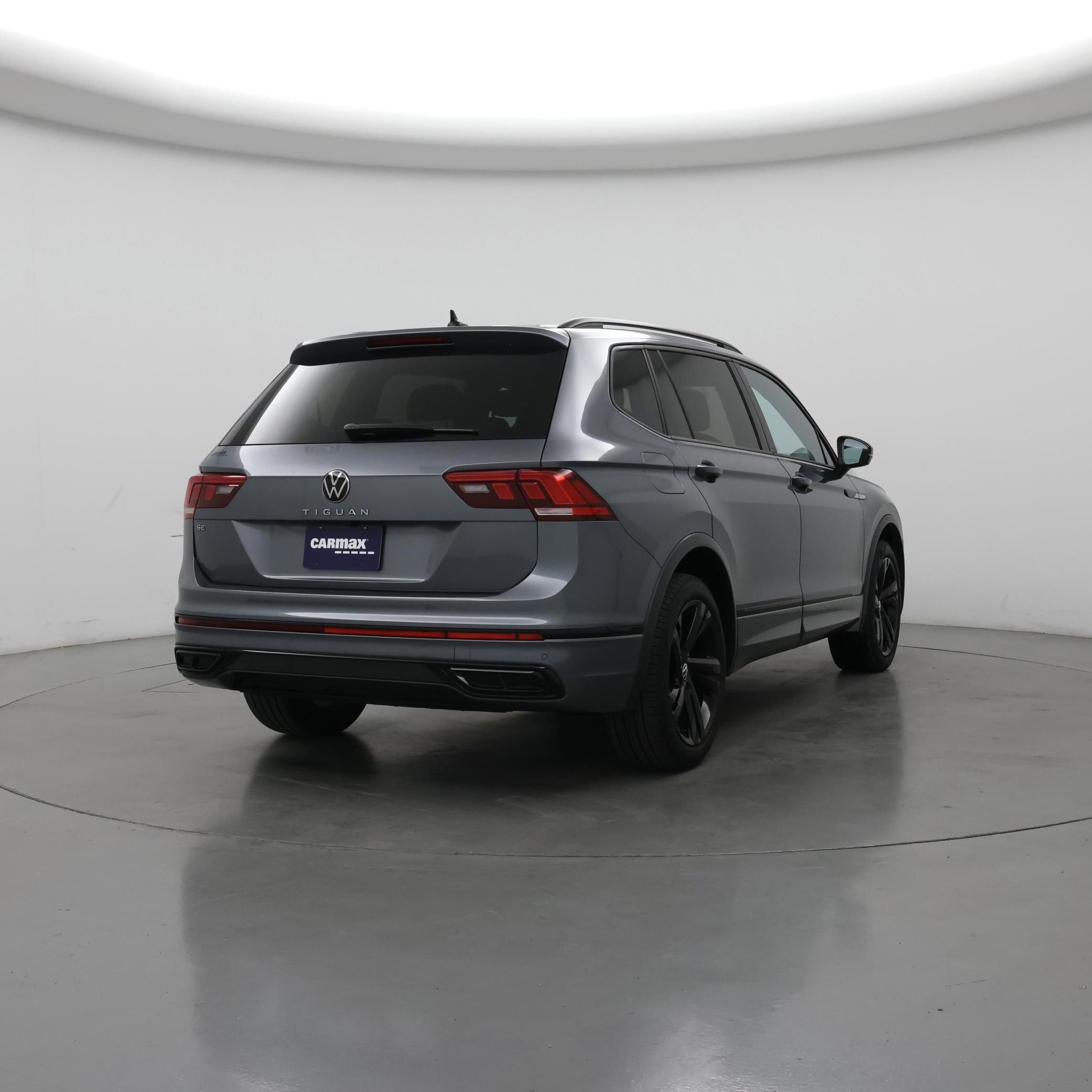 Thumbnail: 2023 Volkswagen Tiguan - 8